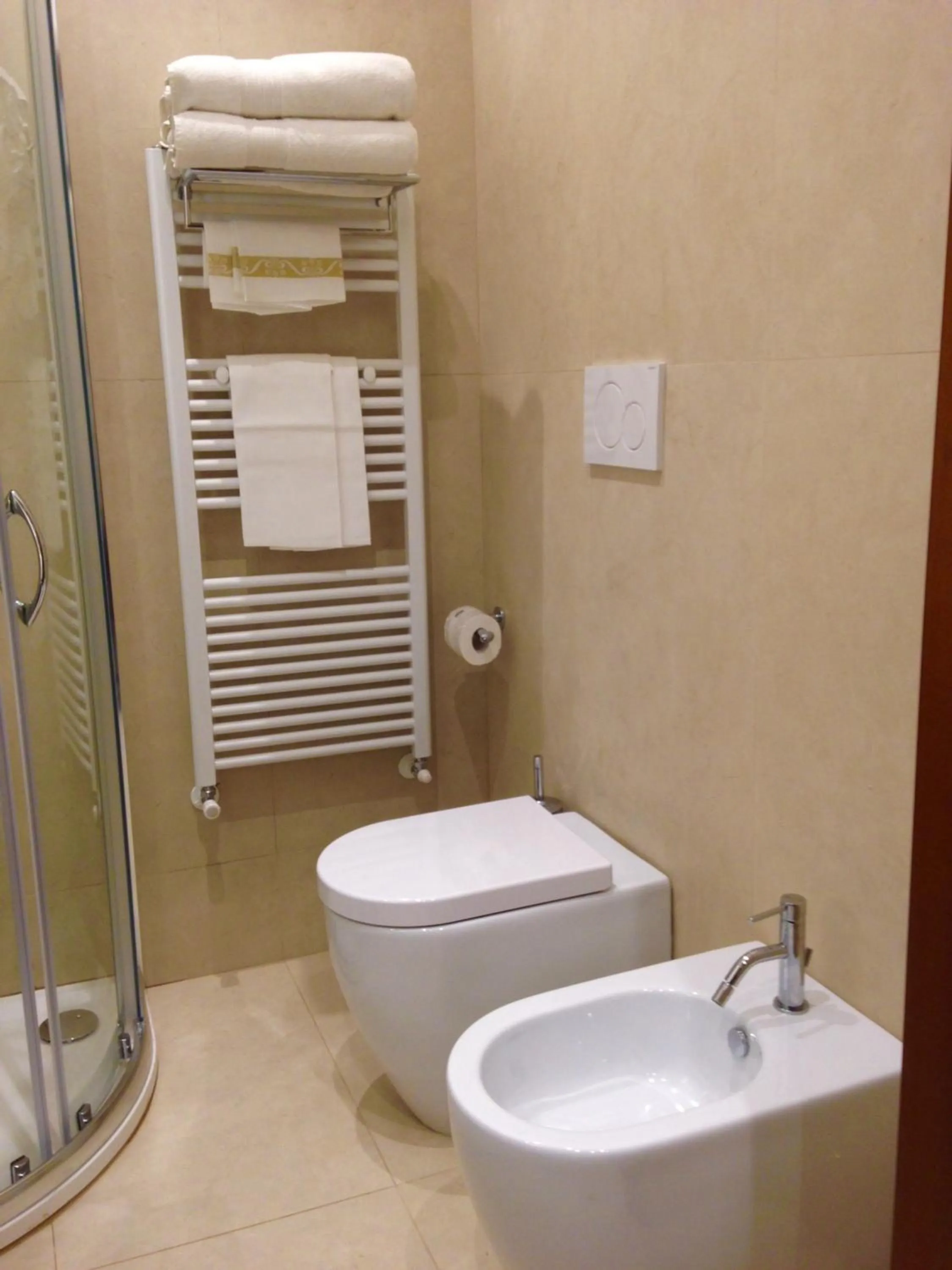 Bathroom in Lolli Palace Hotel