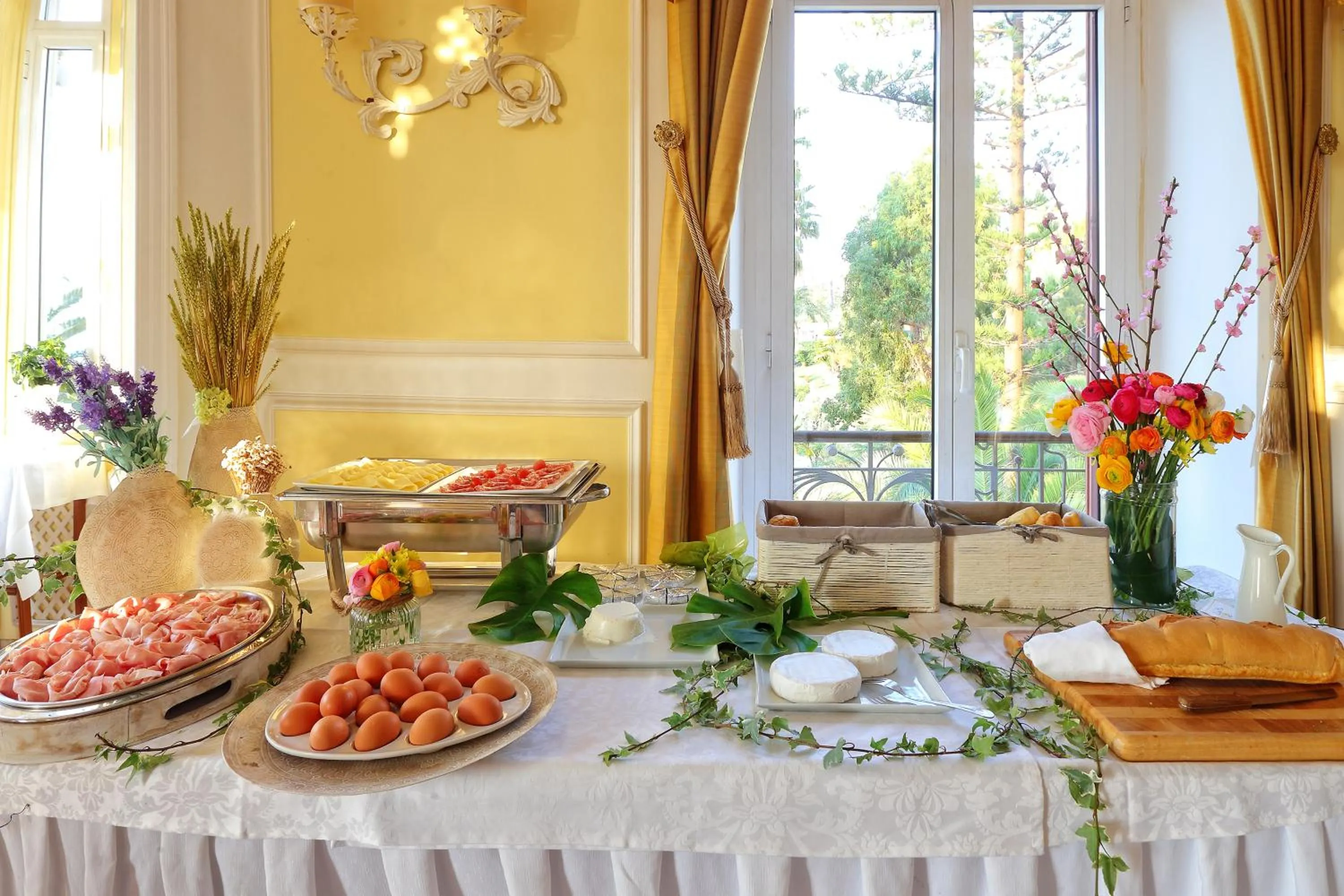 Restaurant/places to eat in Lolli Palace Hotel