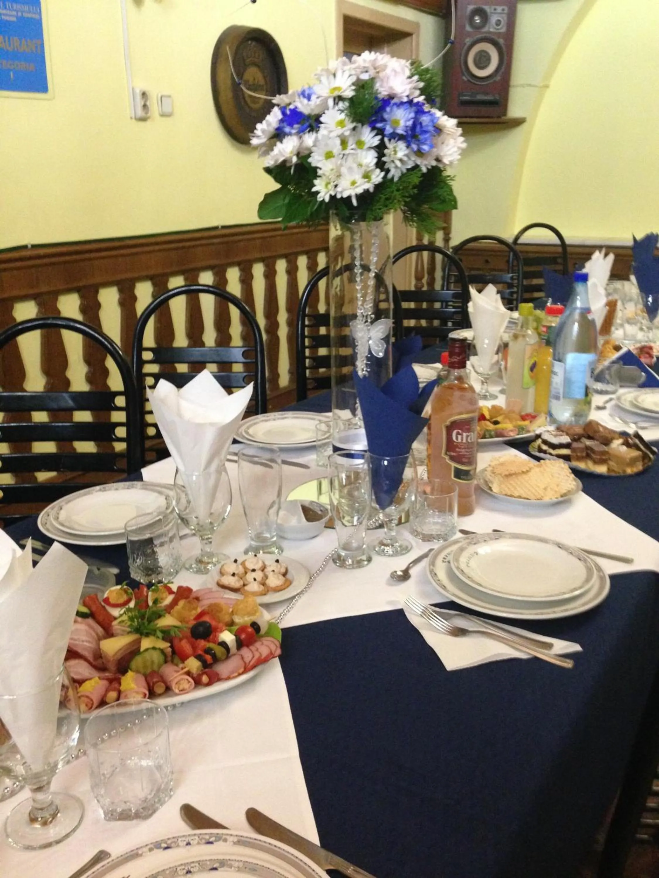 Restaurant/places to eat in Motel Buti