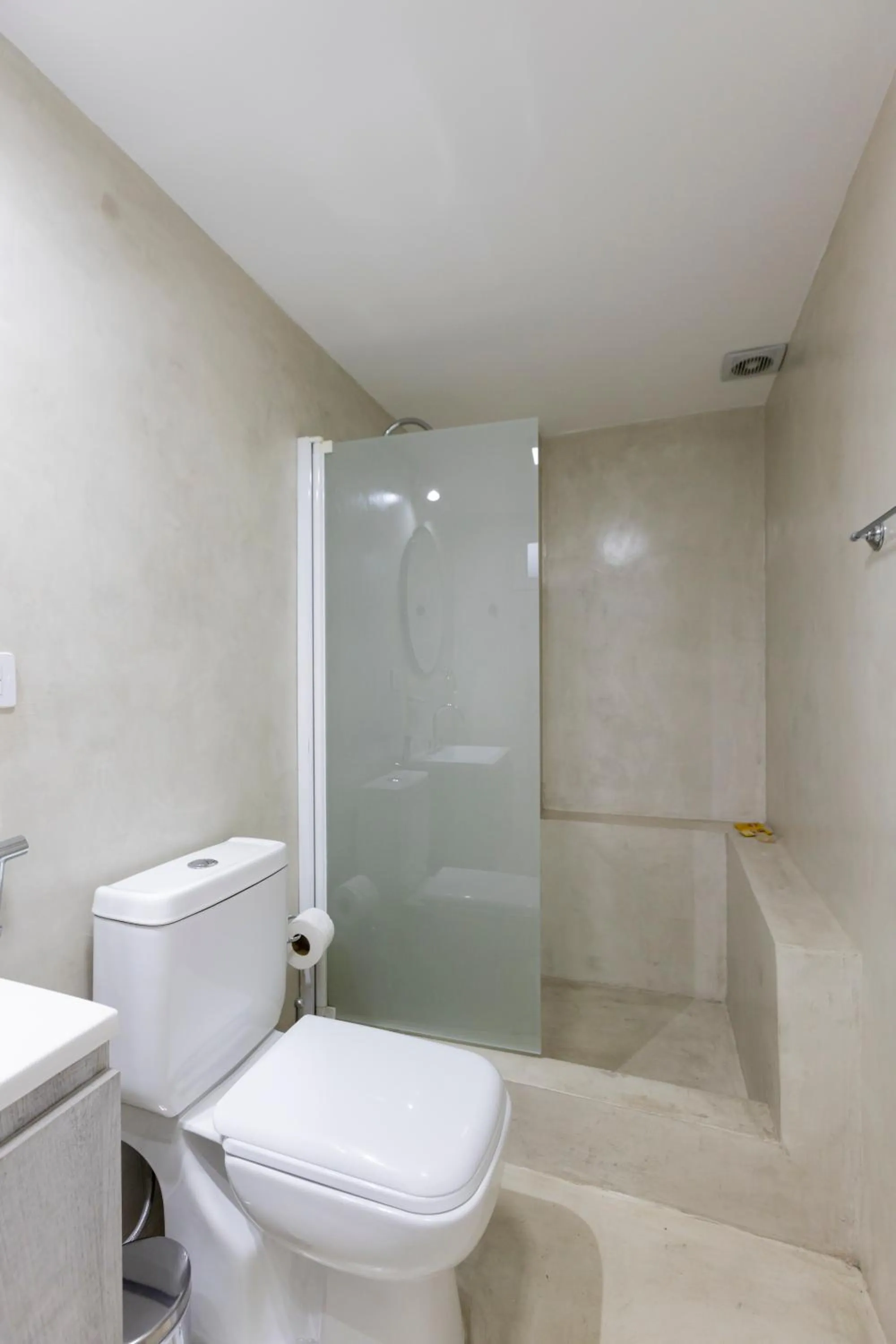 Shower in Gugasuites