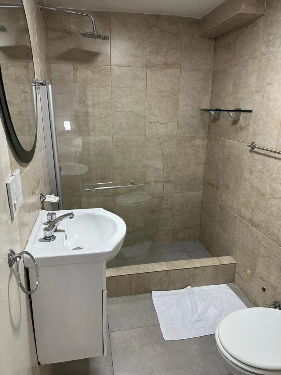 Shower in Gugasuites