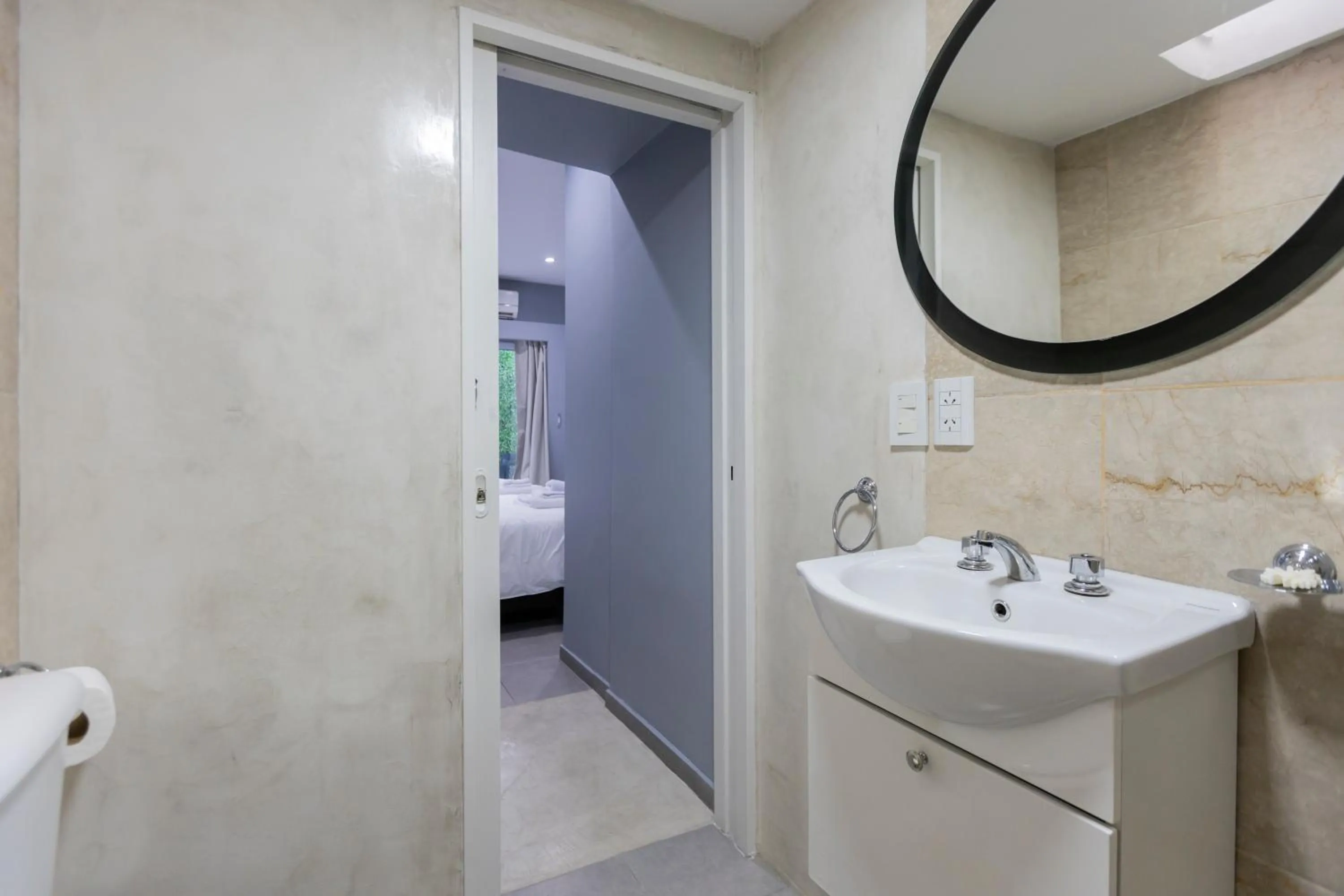 Bathroom in Gugasuites