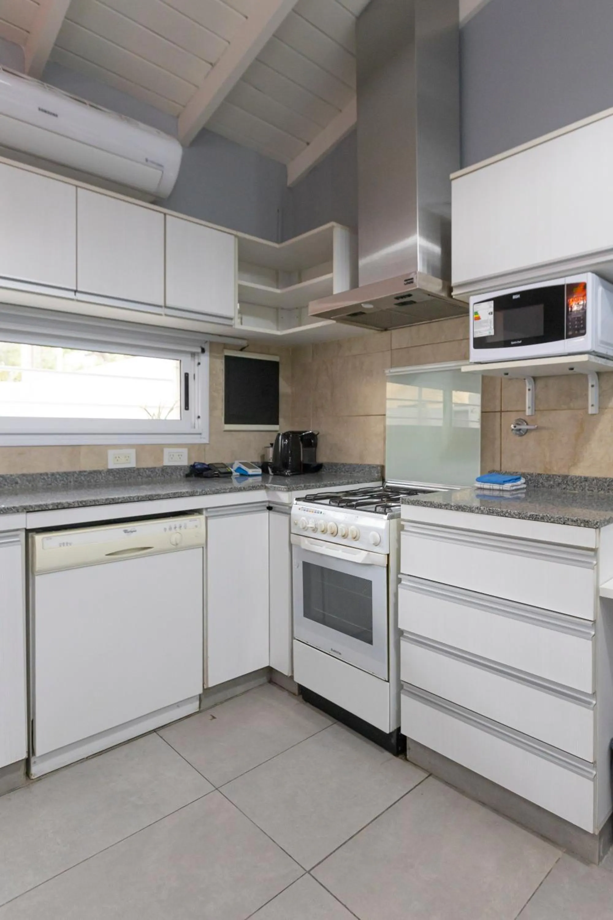 Kitchen or kitchenette in Gugasuites