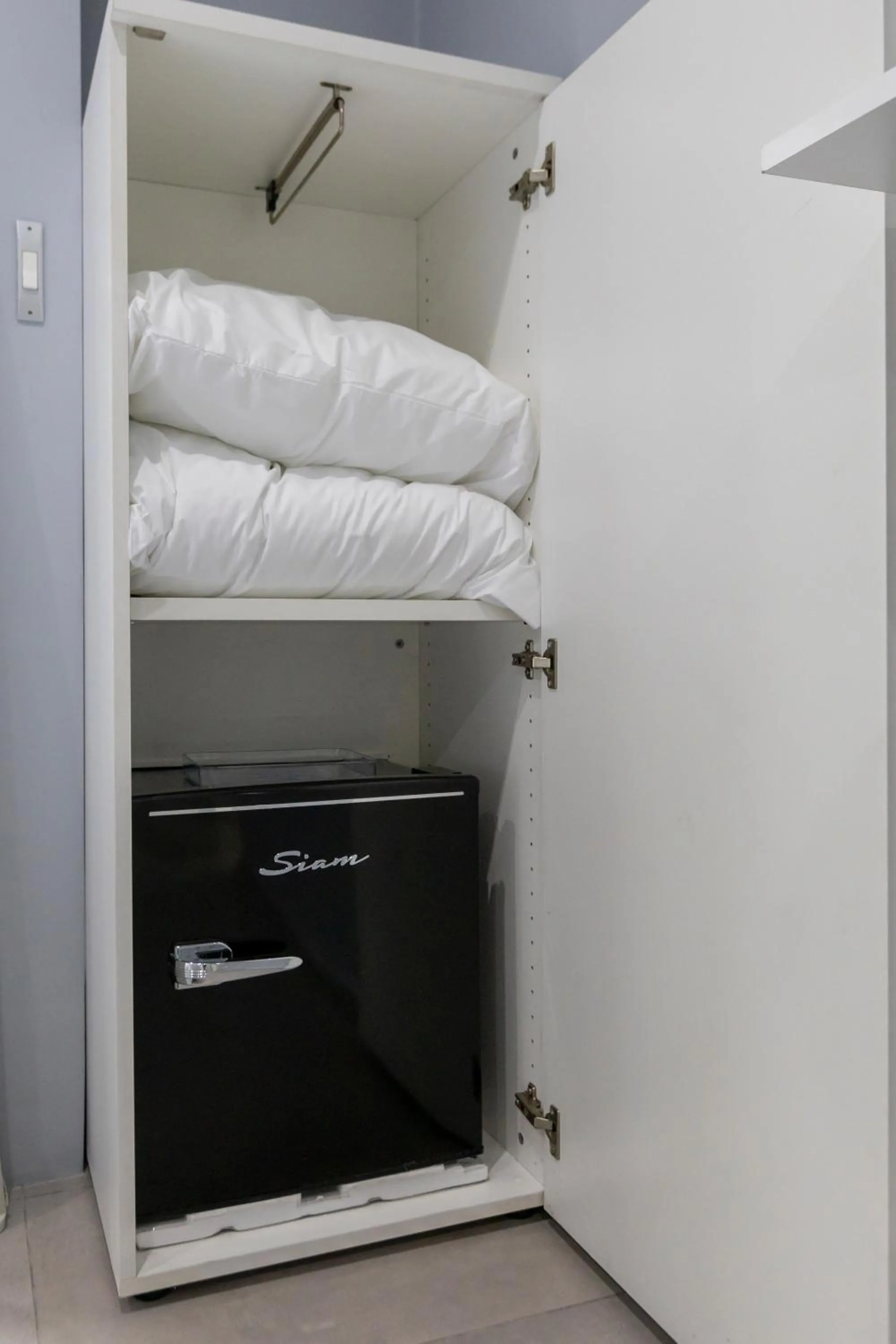 minibar, Bed in Gugasuites