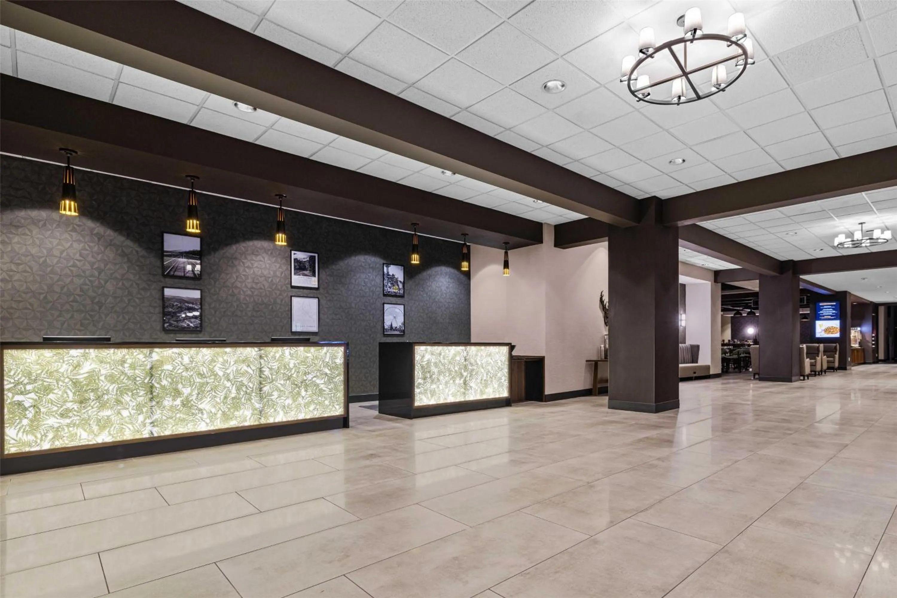 Lobby or reception in Drury Plaza Hotel Pigeon Forge