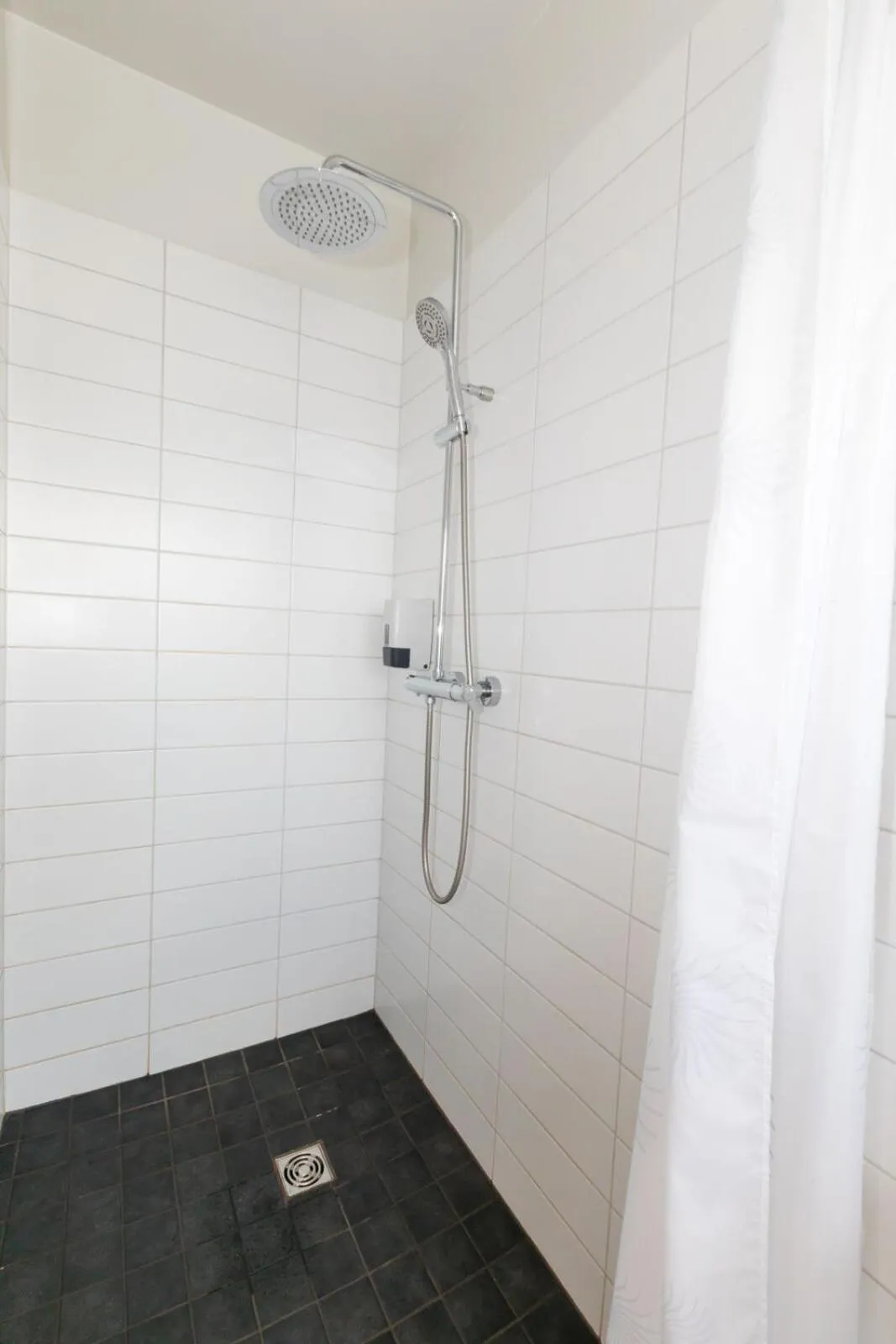 Shower in Hotel Vellir