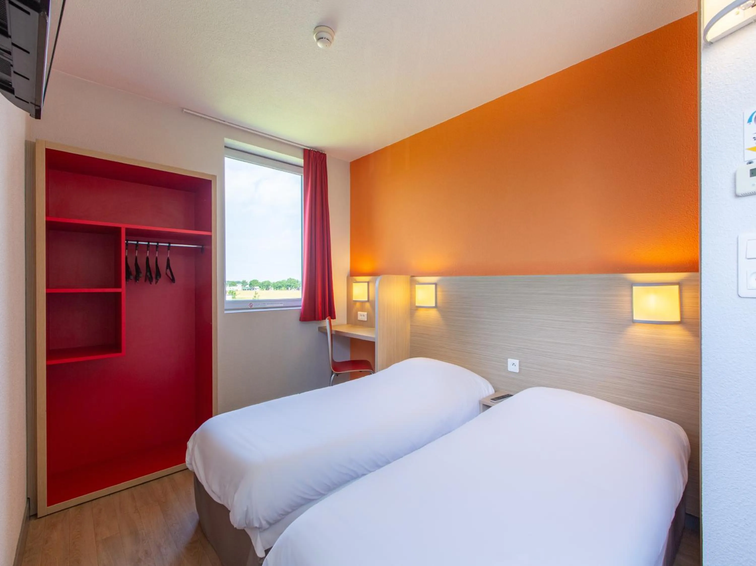 Bedroom, Bed in Première Classe Chartres Sud - Barjouville