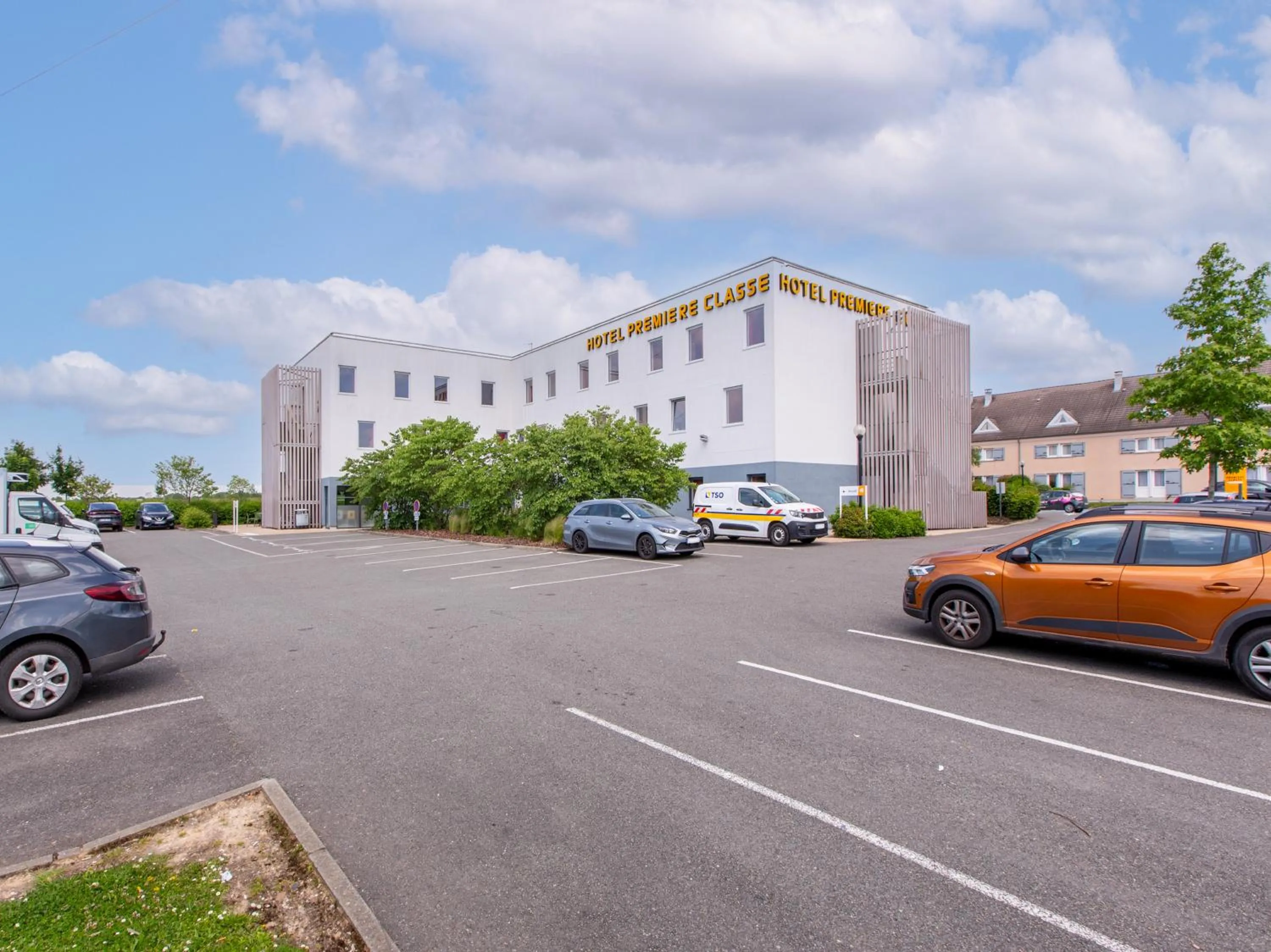 Parking in Première Classe Chartres Sud - Barjouville