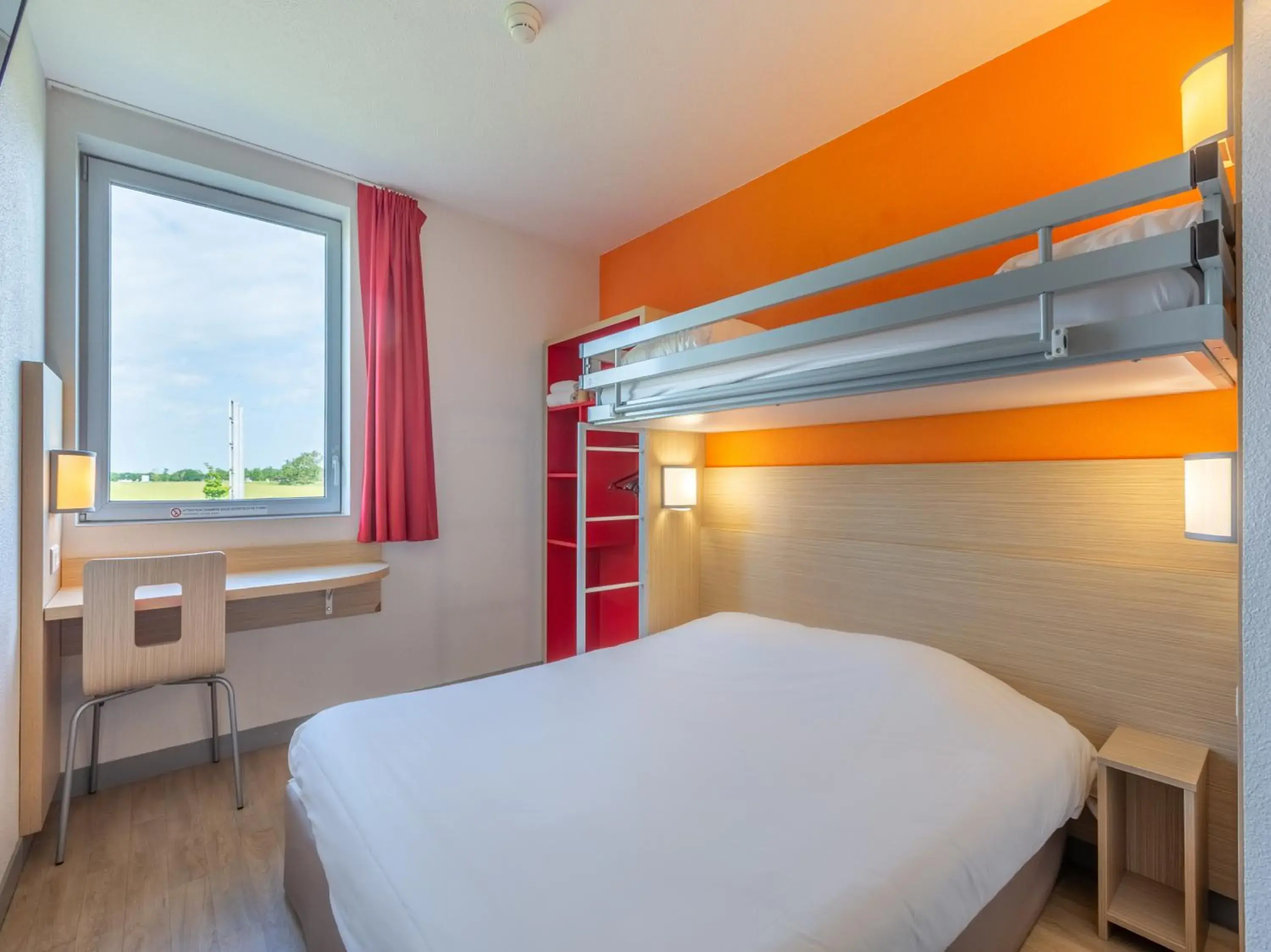 Triple Room with 1 Bunk Bed and 1 Double Bed in Première Classe Chartres Sud - Barjouville Triple Room with 1 Bunk Bed and 1 Double Bed in Première Classe Chartres Sud - Barjouville