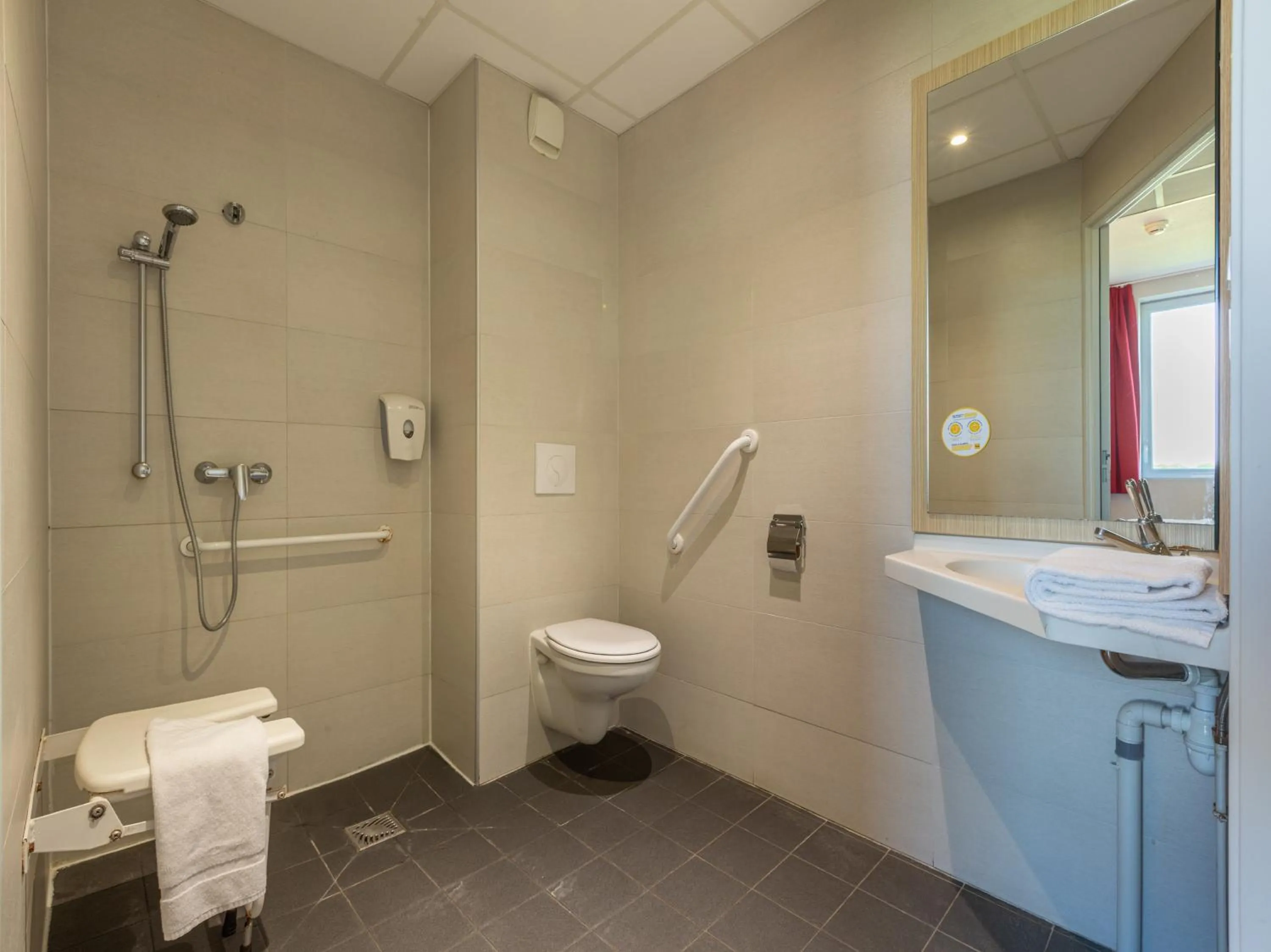 Bathroom in Première Classe Chartres Sud - Barjouville