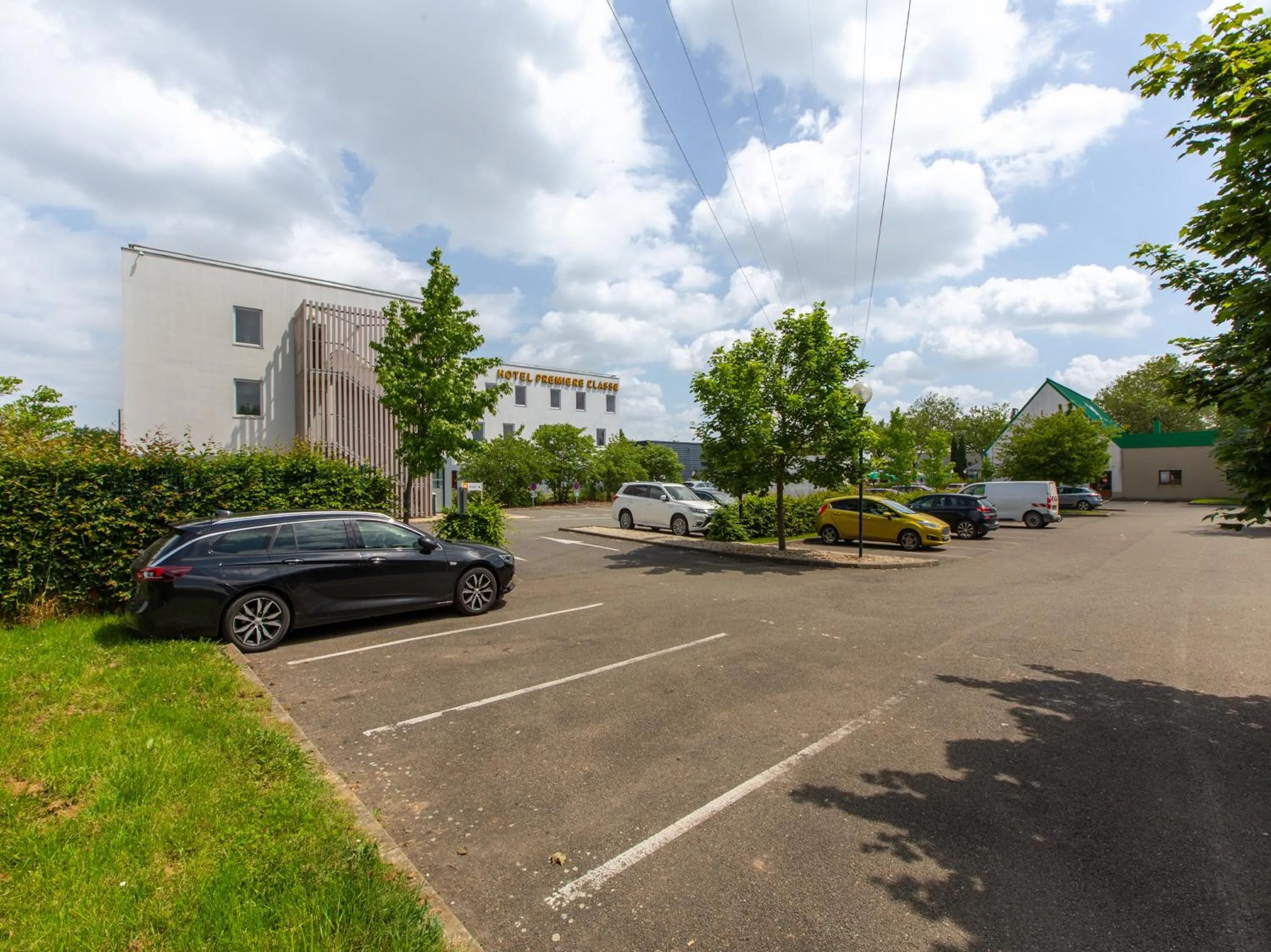 Parking in Première Classe Chartres Sud - Barjouville