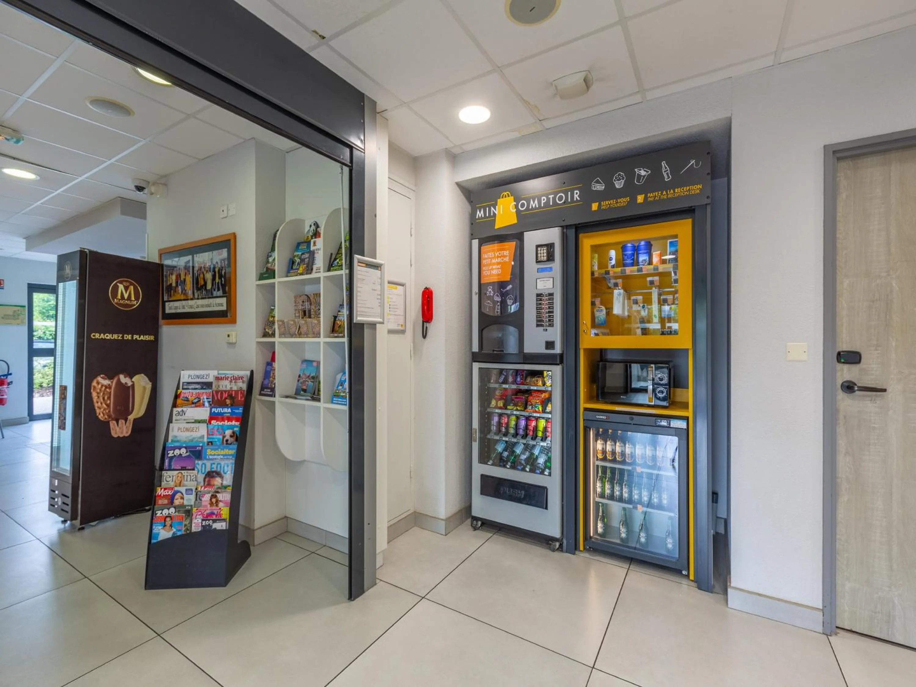 Lobby or reception in Première Classe Chartres Sud - Barjouville