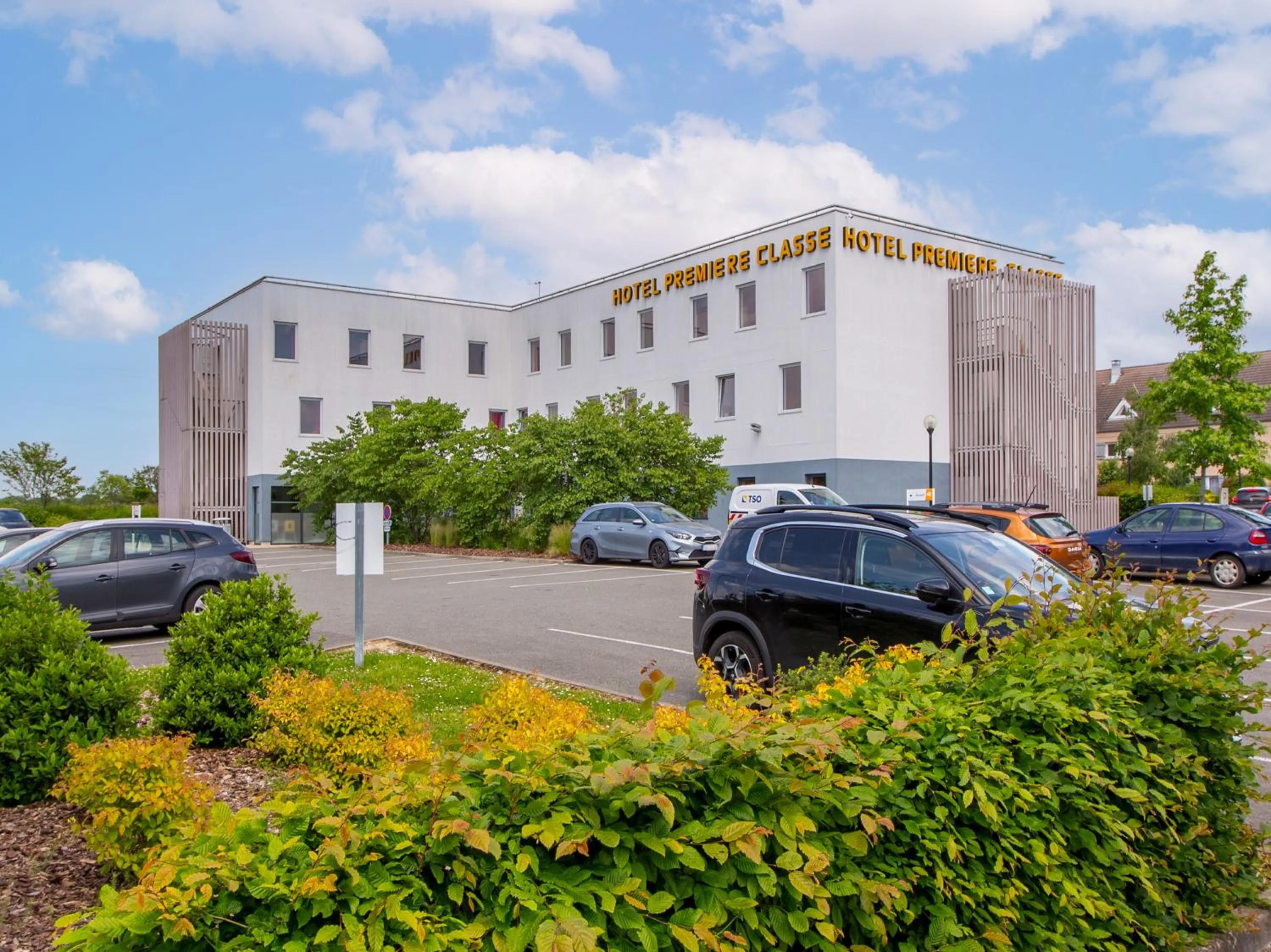 Parking in Première Classe Chartres Sud - Barjouville