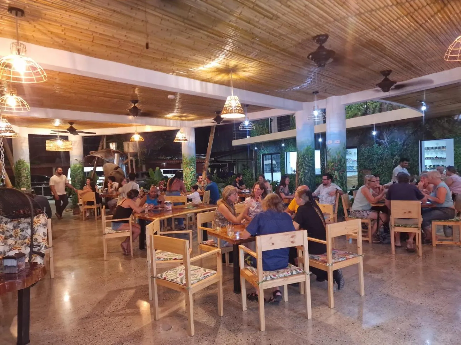 Restaurant/places to eat in Bonding Coffee Roaster Café & Hotel