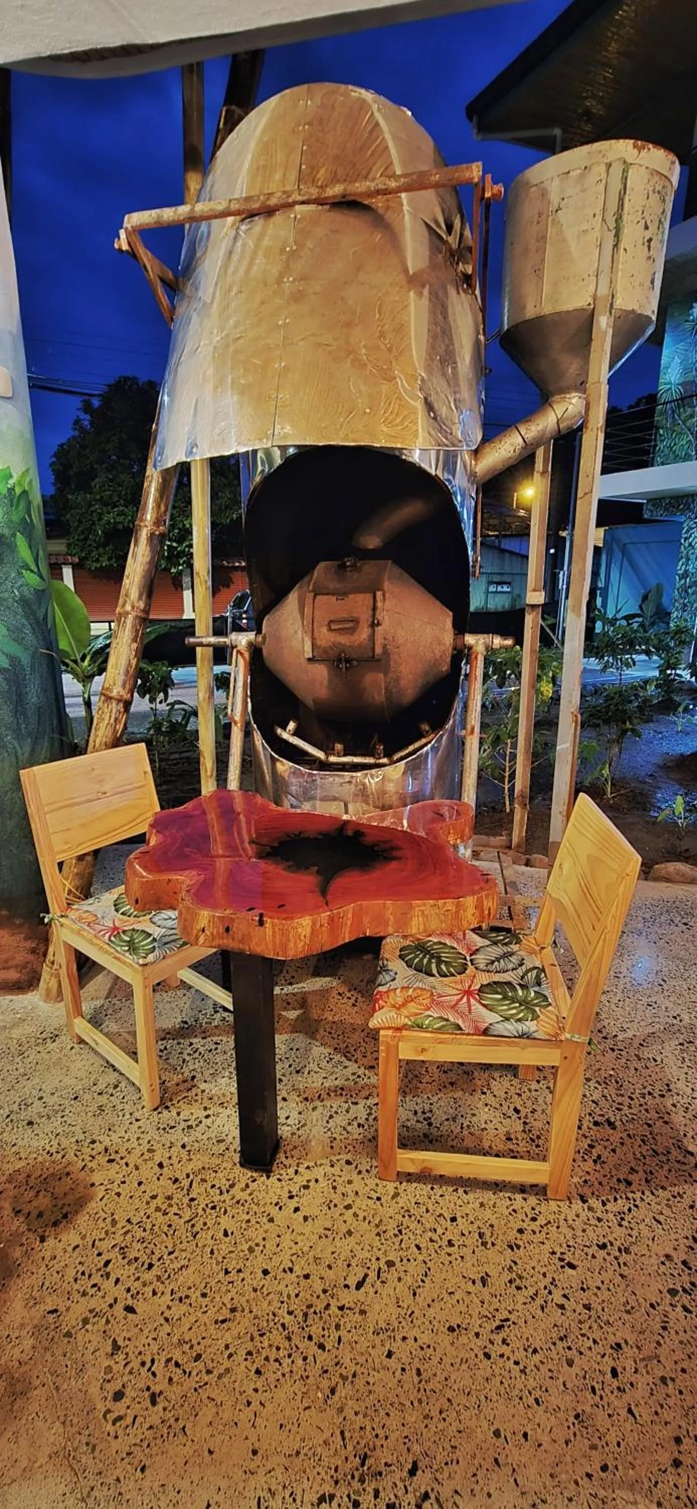 Restaurant/places to eat in Bonding Coffee Roaster Café & Hotel