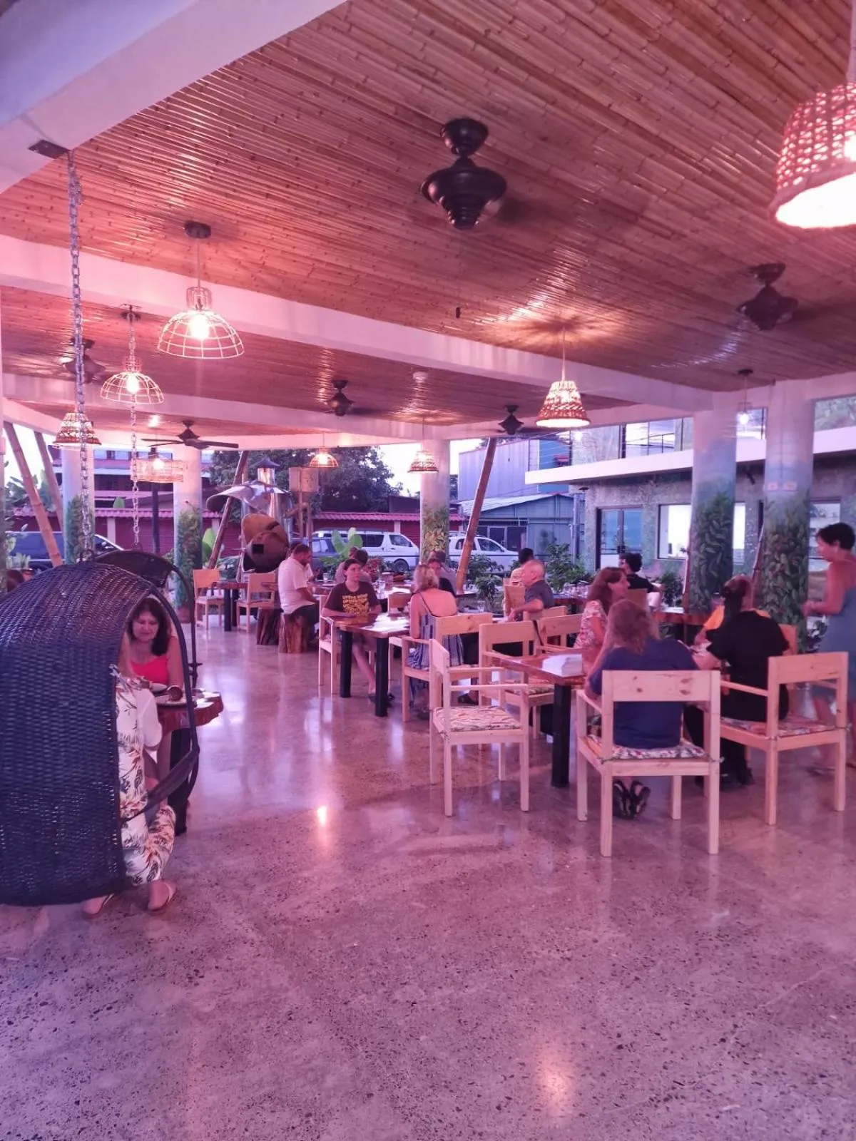 Restaurant/places to eat in Bonding Coffee Roaster Café & Hotel