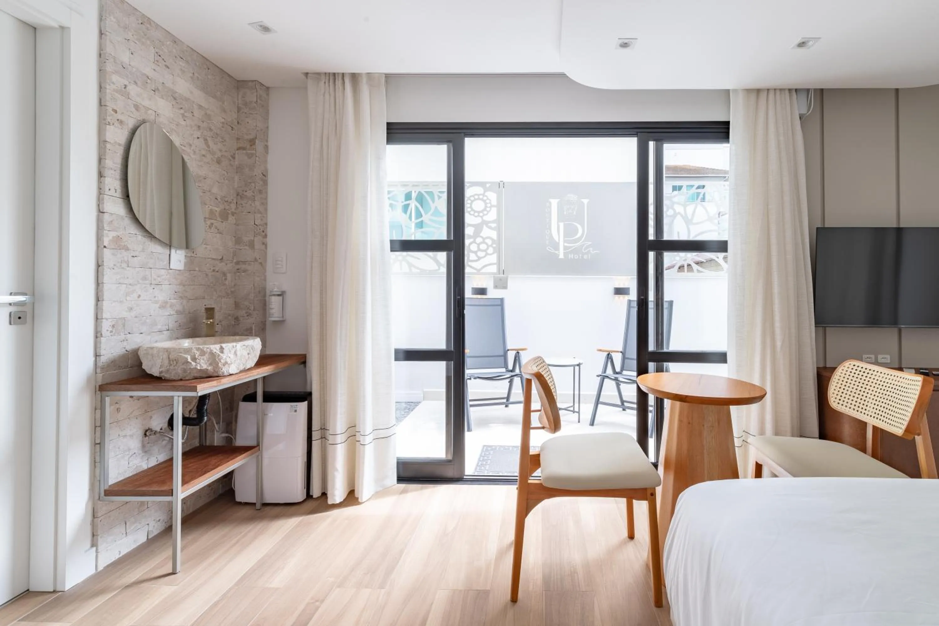 Photo of the whole room, Bed in Up Hotel Boutique