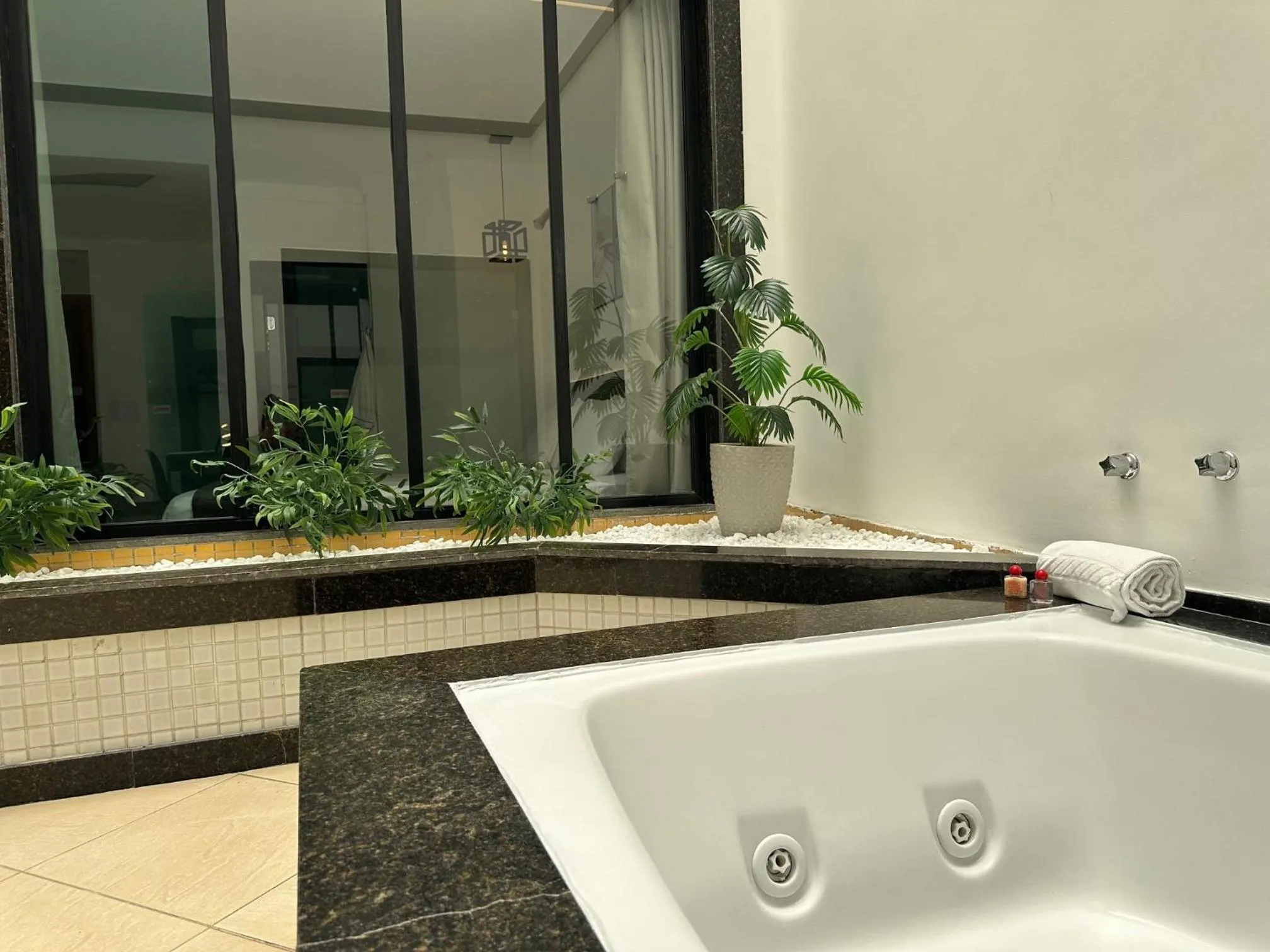 Status Elegance Hotel