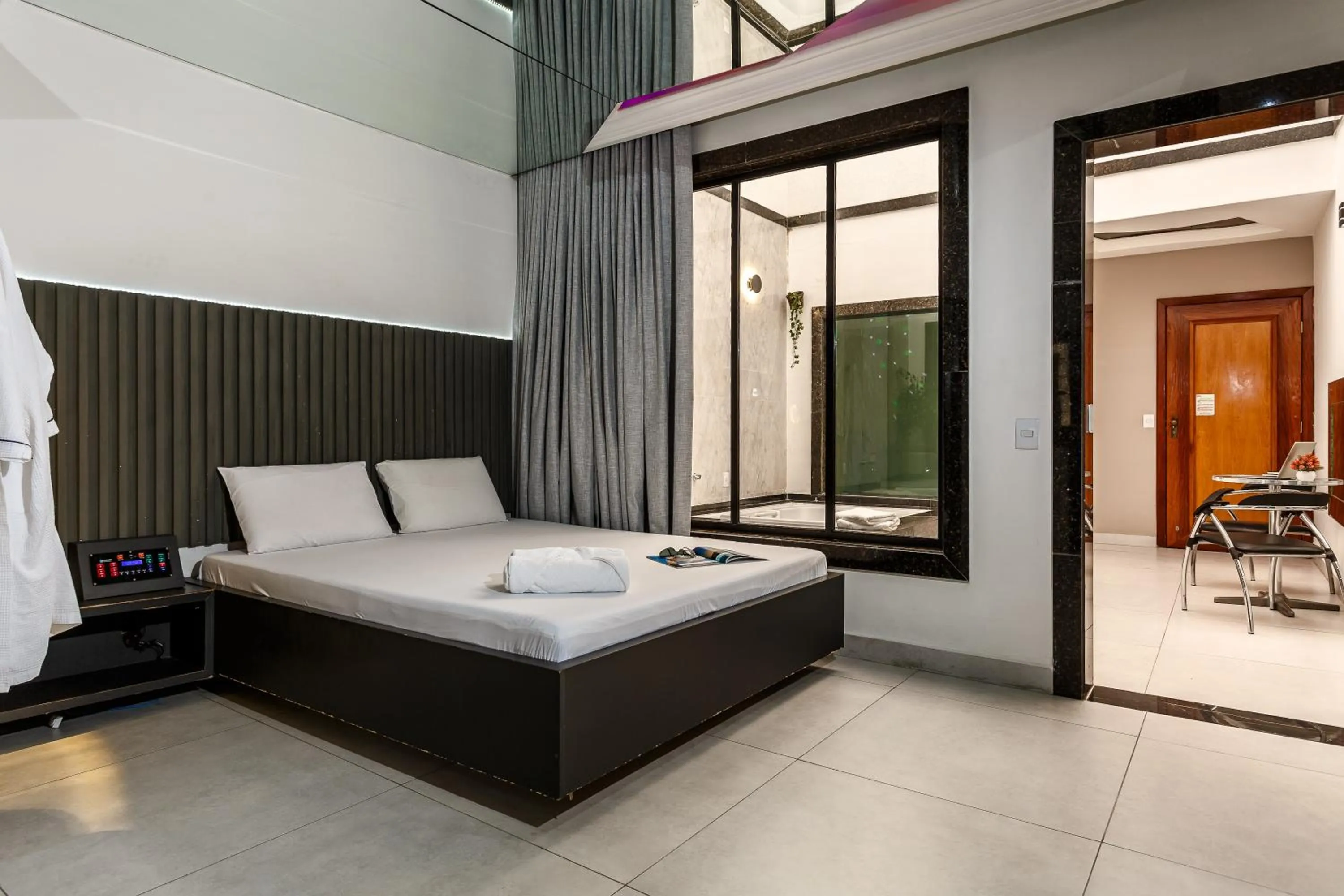 Bed in Status Elegance Hotel