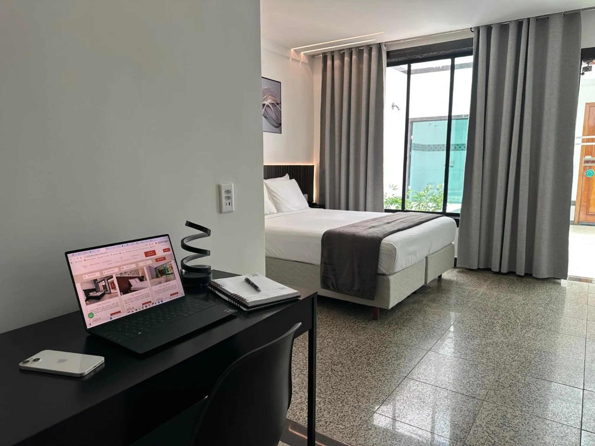 Bed in Status Elegance Hotel