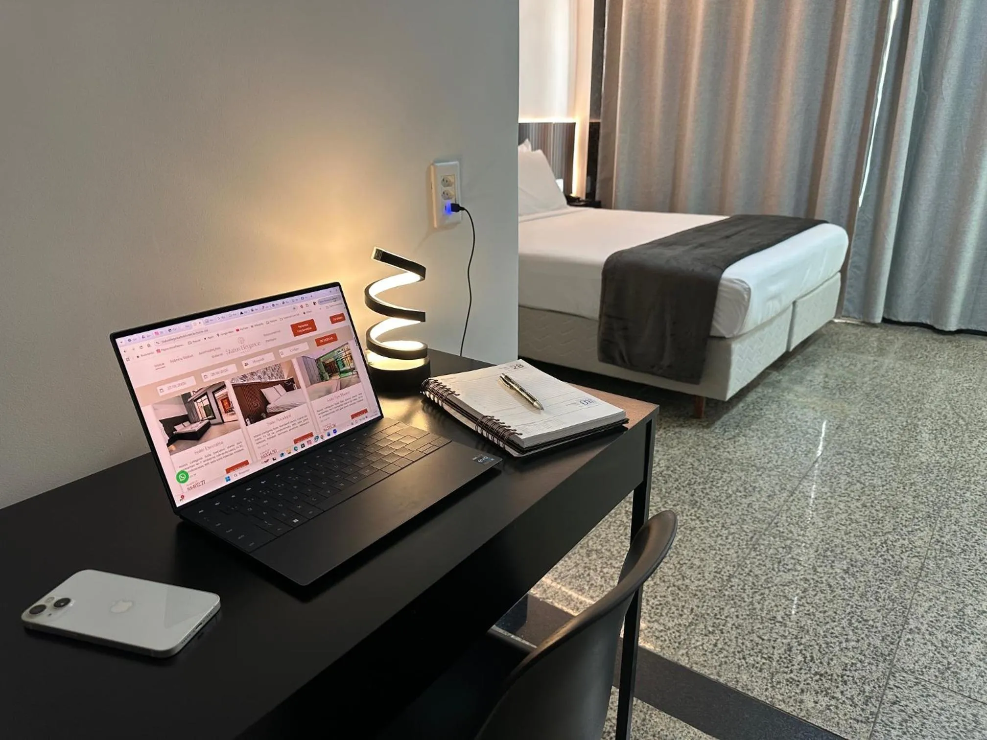 Bed in Status Elegance Hotel