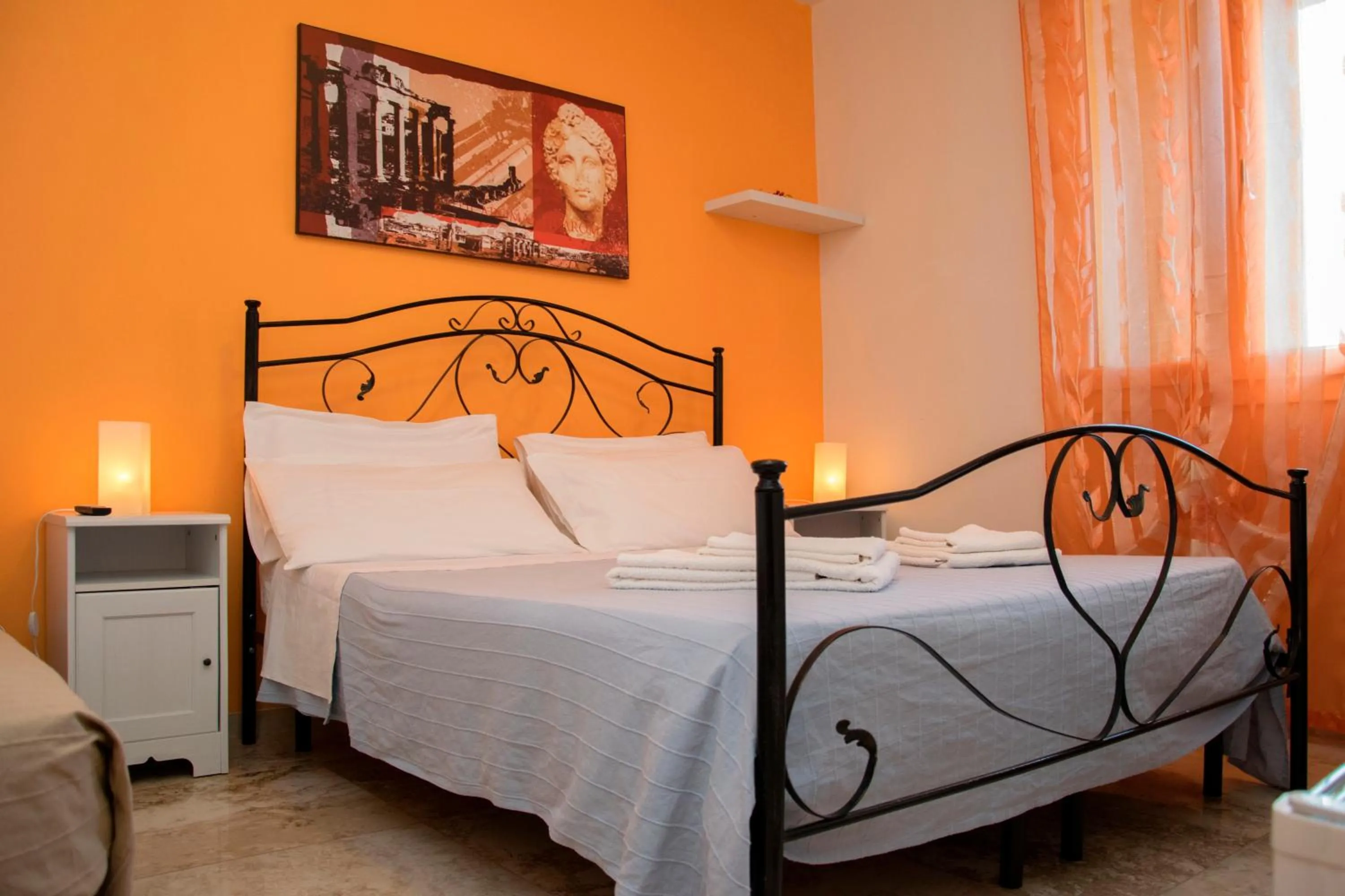Bedroom, Bed in B&B DonnaLina