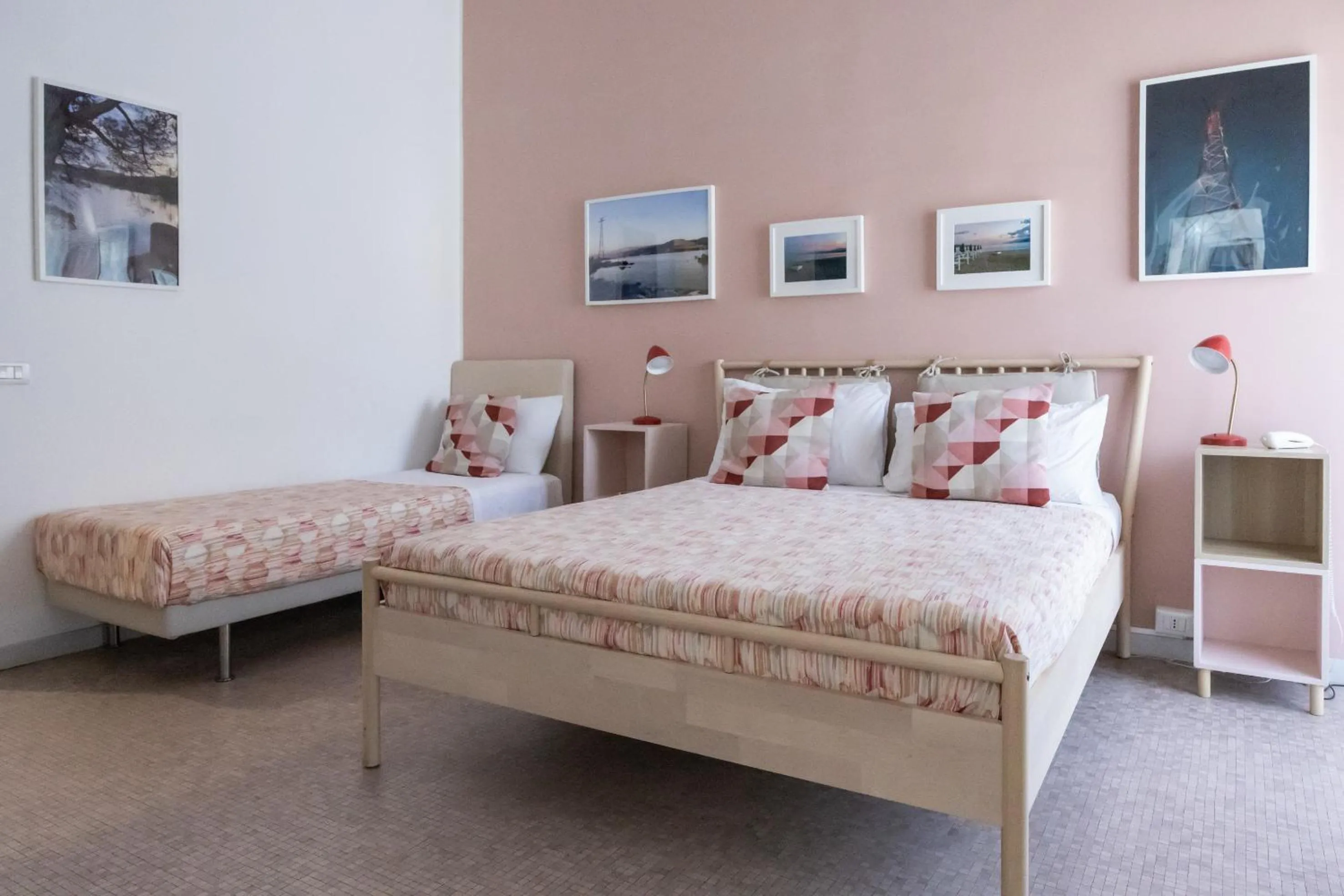 Photo of the whole room, Bed in Garibaldi R&B