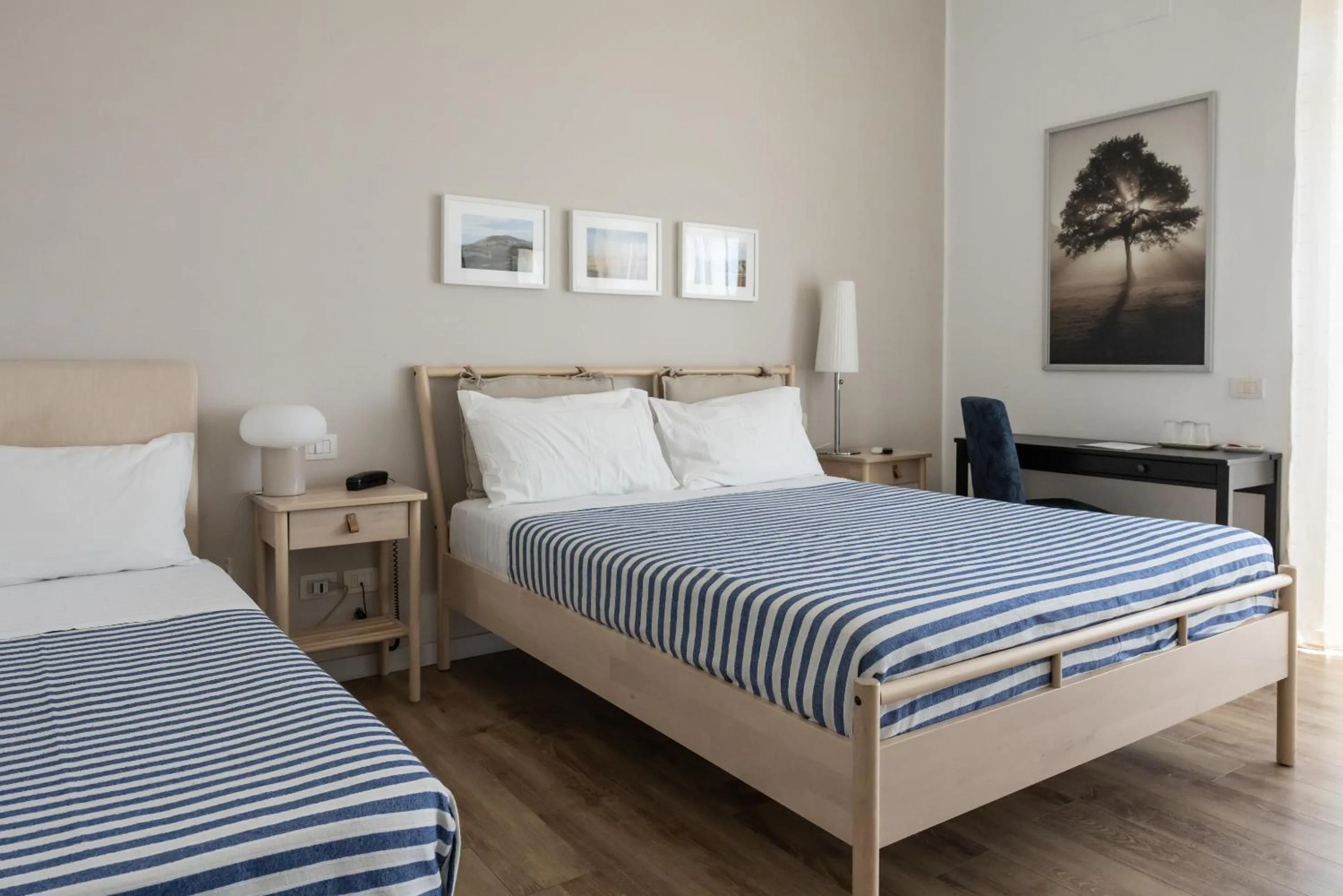 Photo of the whole room, Bed in Garibaldi R&B