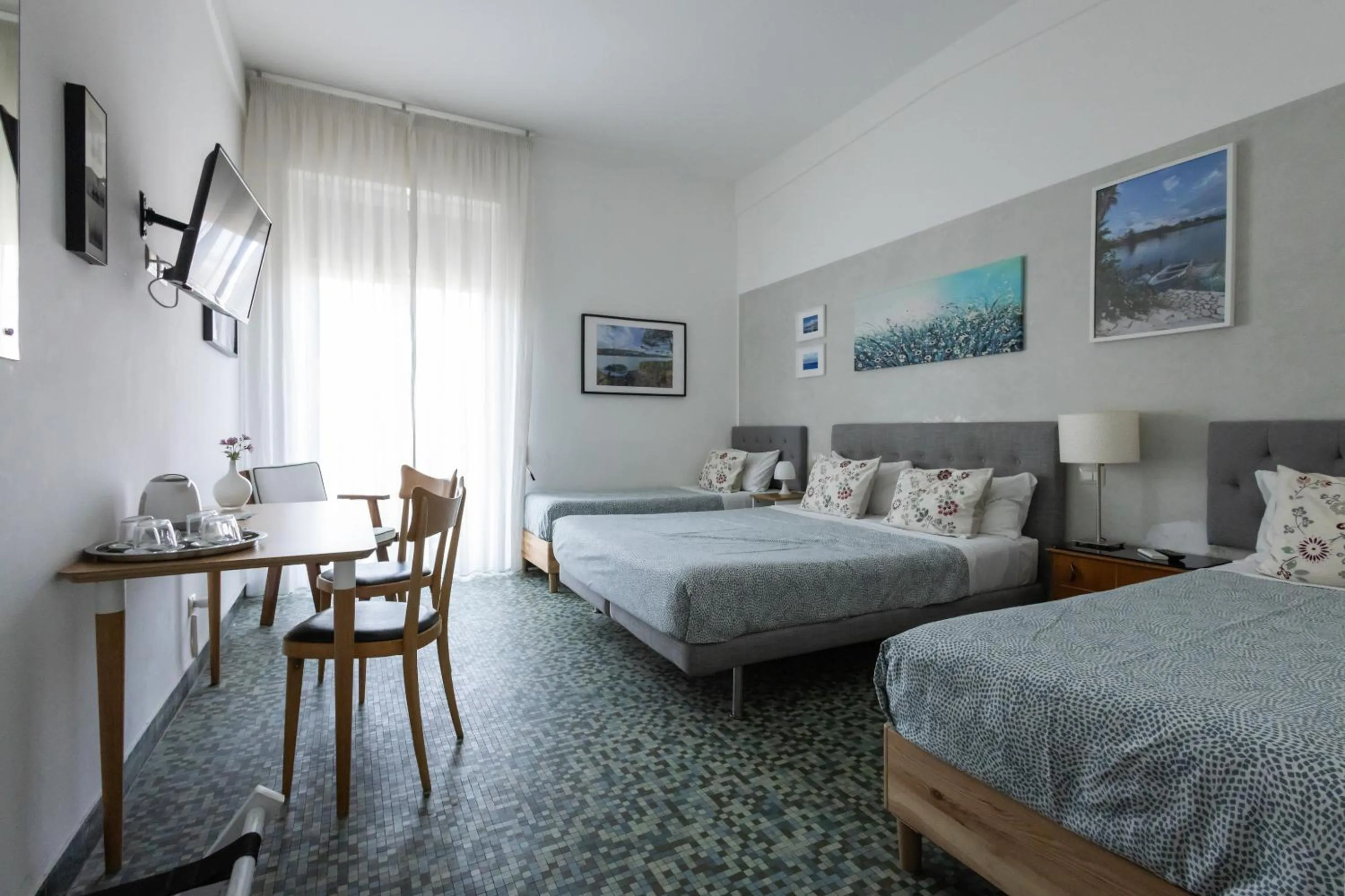 Photo of the whole room, Bed in Garibaldi R&B