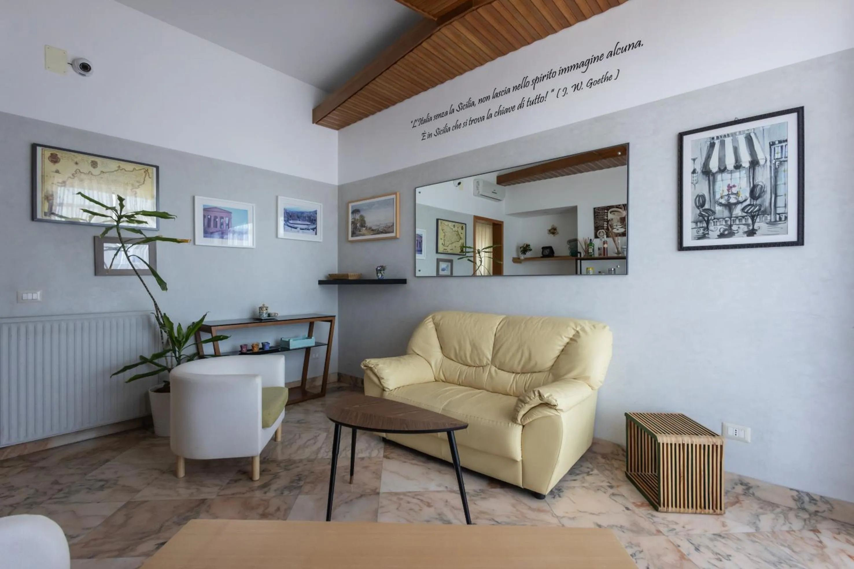 Communal lounge/ TV room in Garibaldi R&B