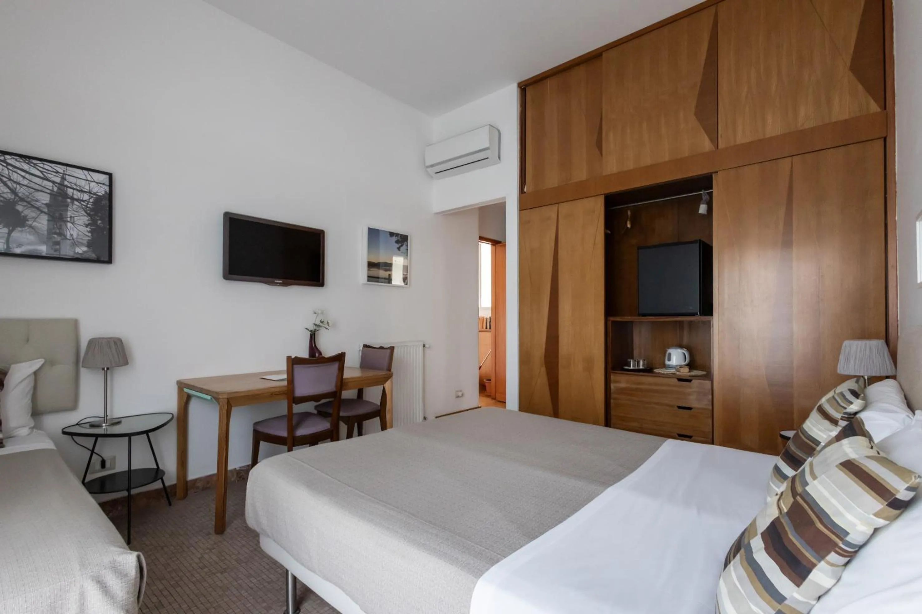 Bed in Garibaldi R&B