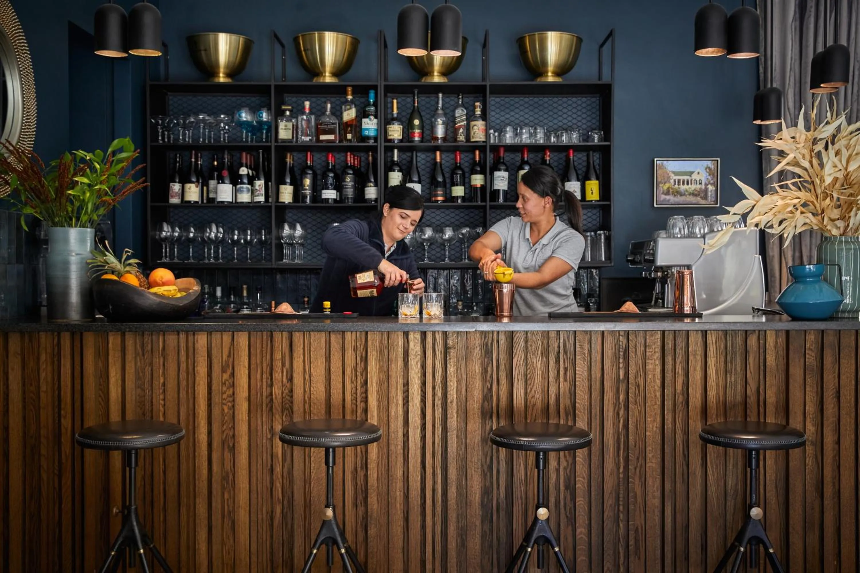 Lounge or bar in The Thatch House Boutique Hotel, Hermanus