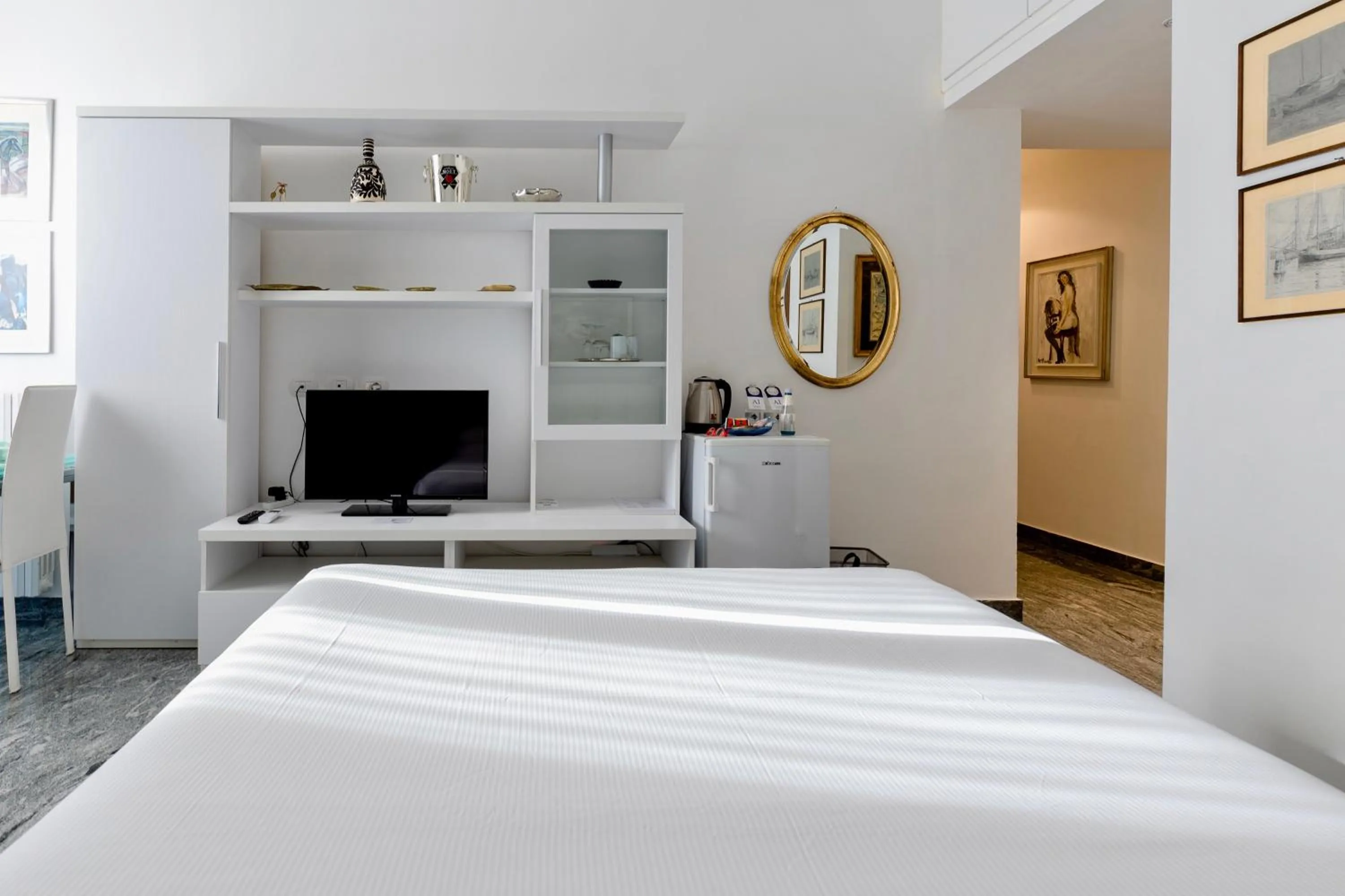 Photo of the whole room, Bed in Aiello Suites Executive