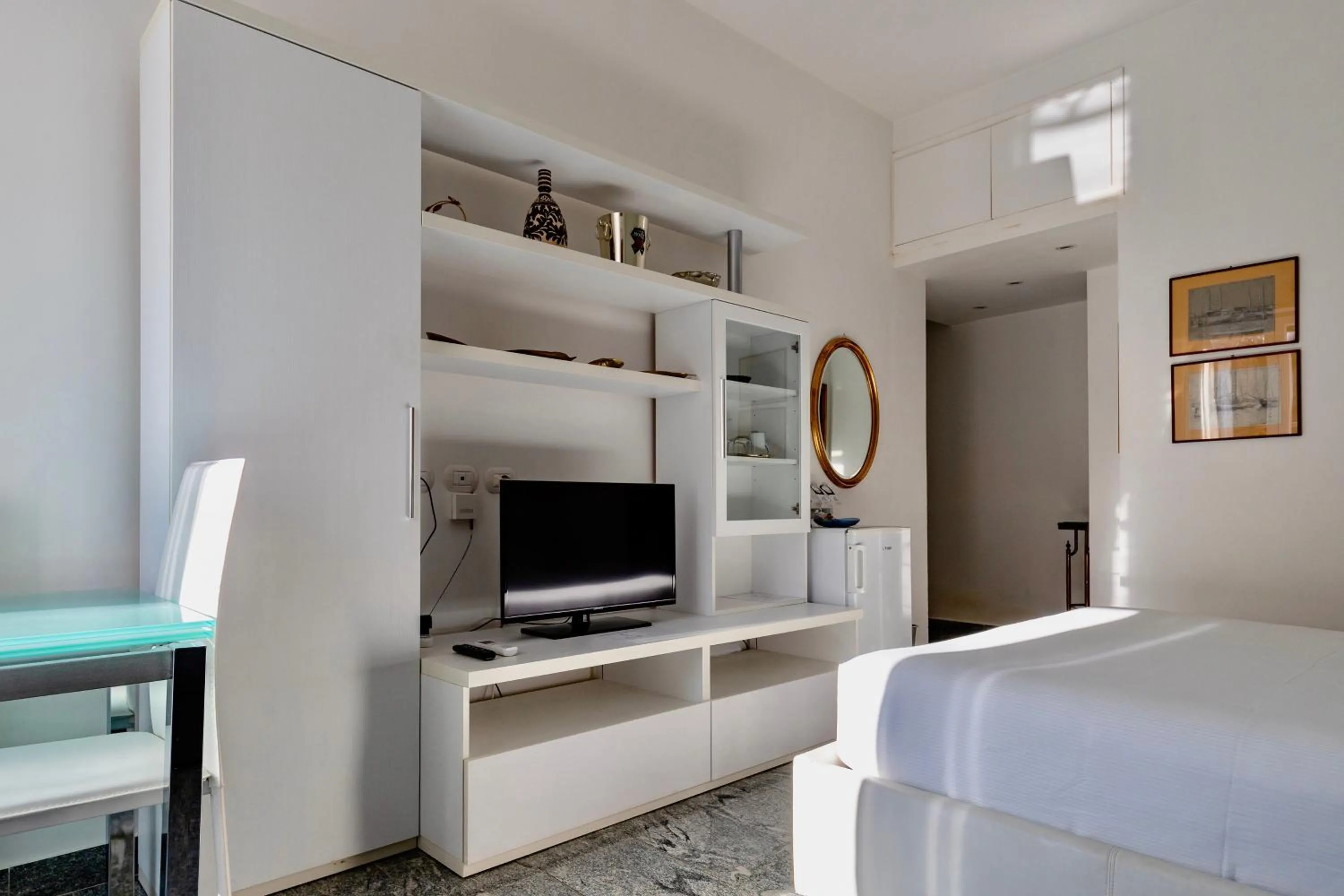 Living room, Bed in Aiello Suites Executive