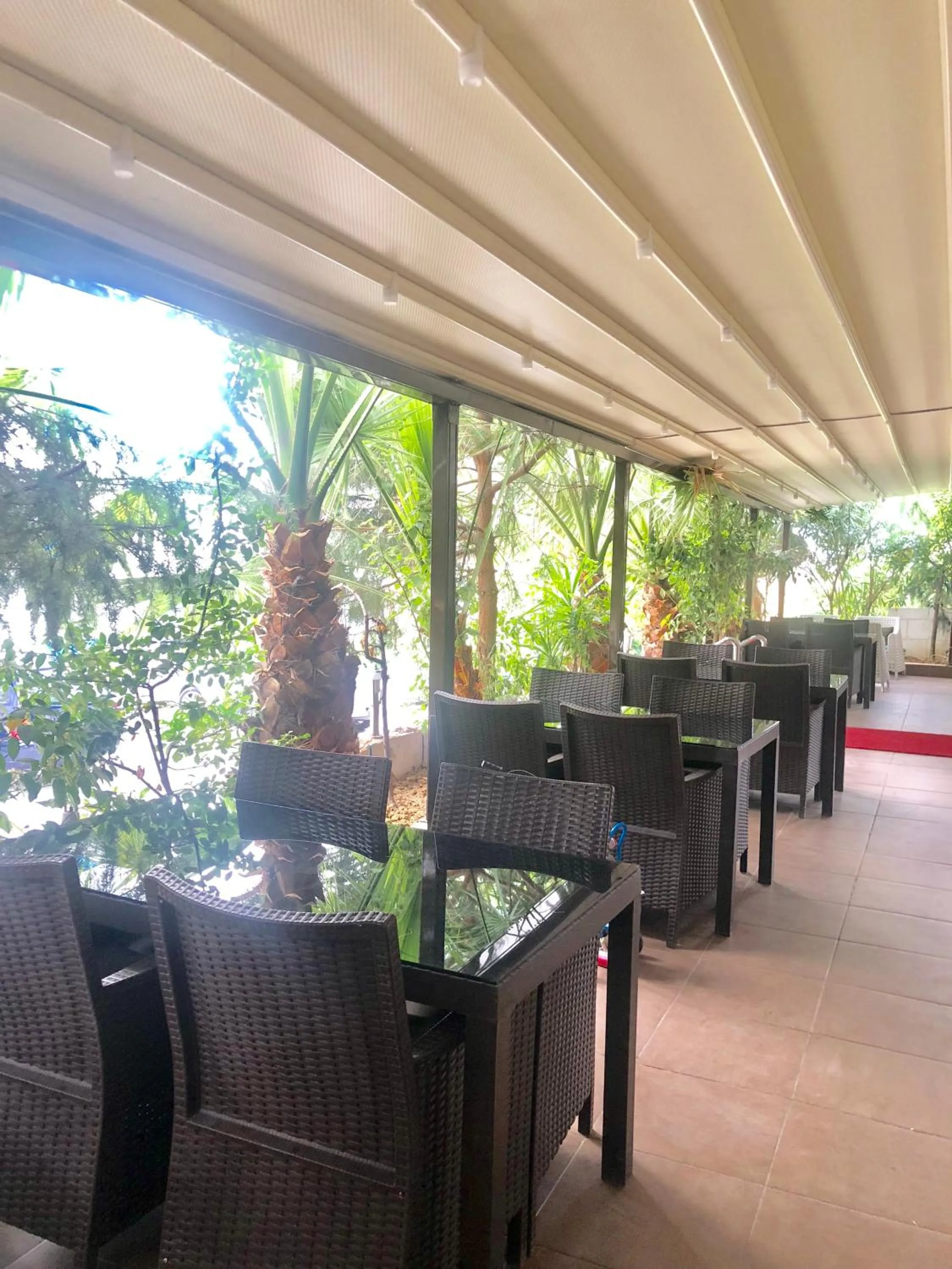 Restaurant/places to eat in Kuzey suite home