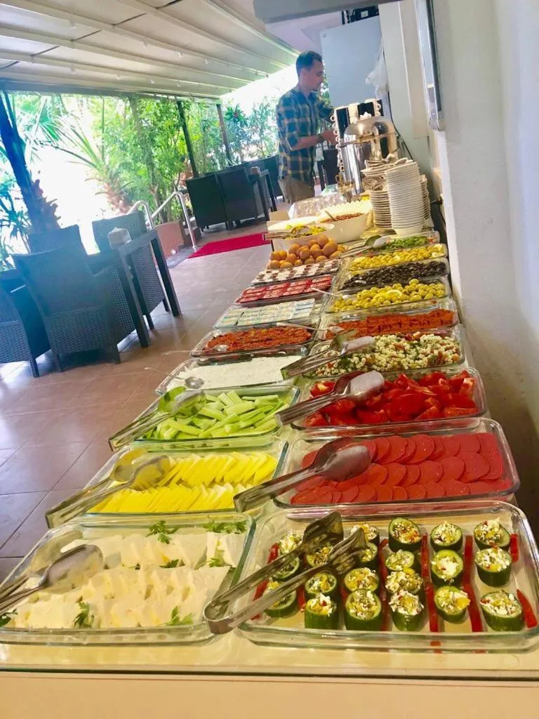 Restaurant/places to eat in Kuzey suite home