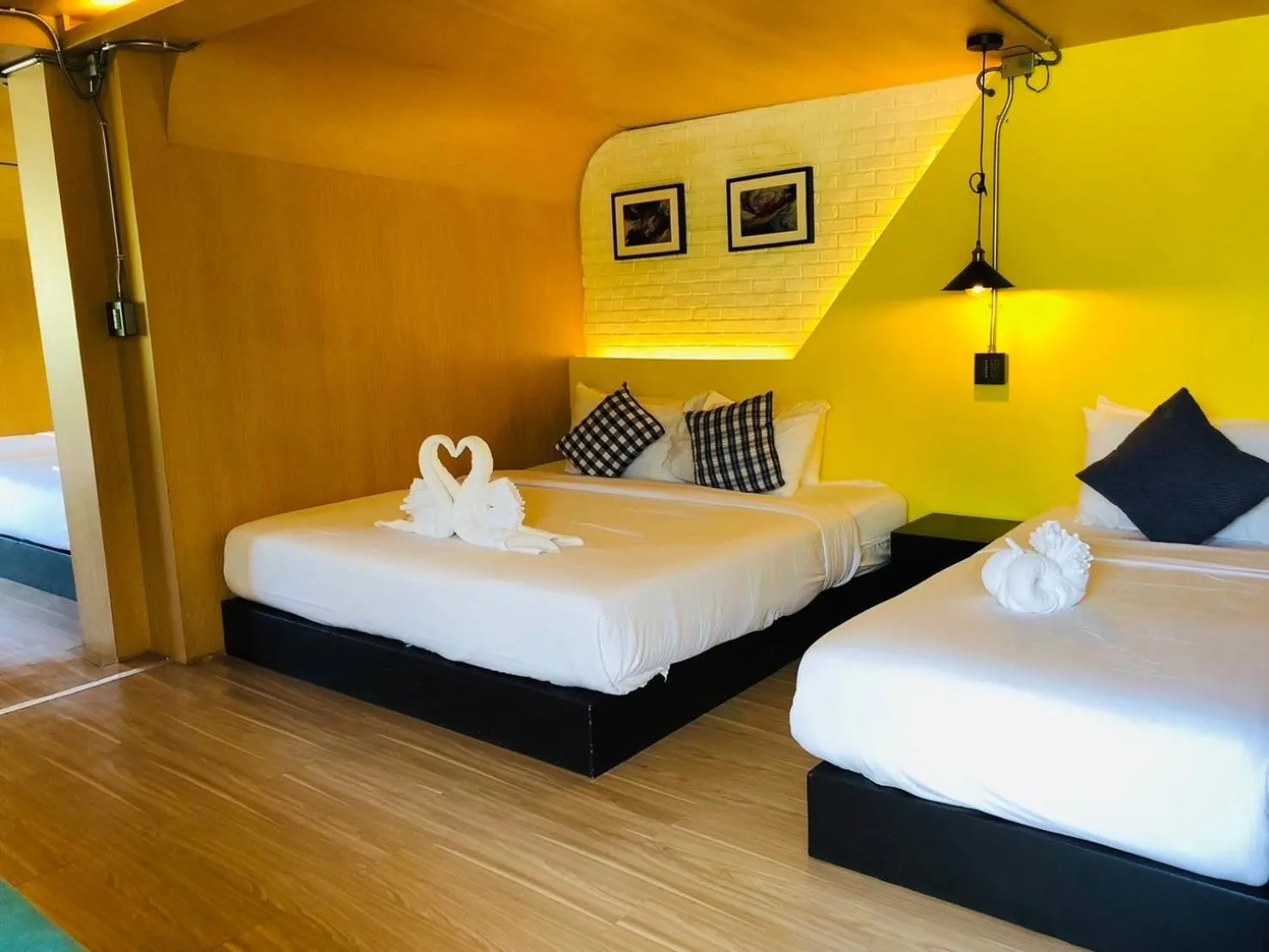 Photo of the whole room, Bed in Chick Resort Khao Kho