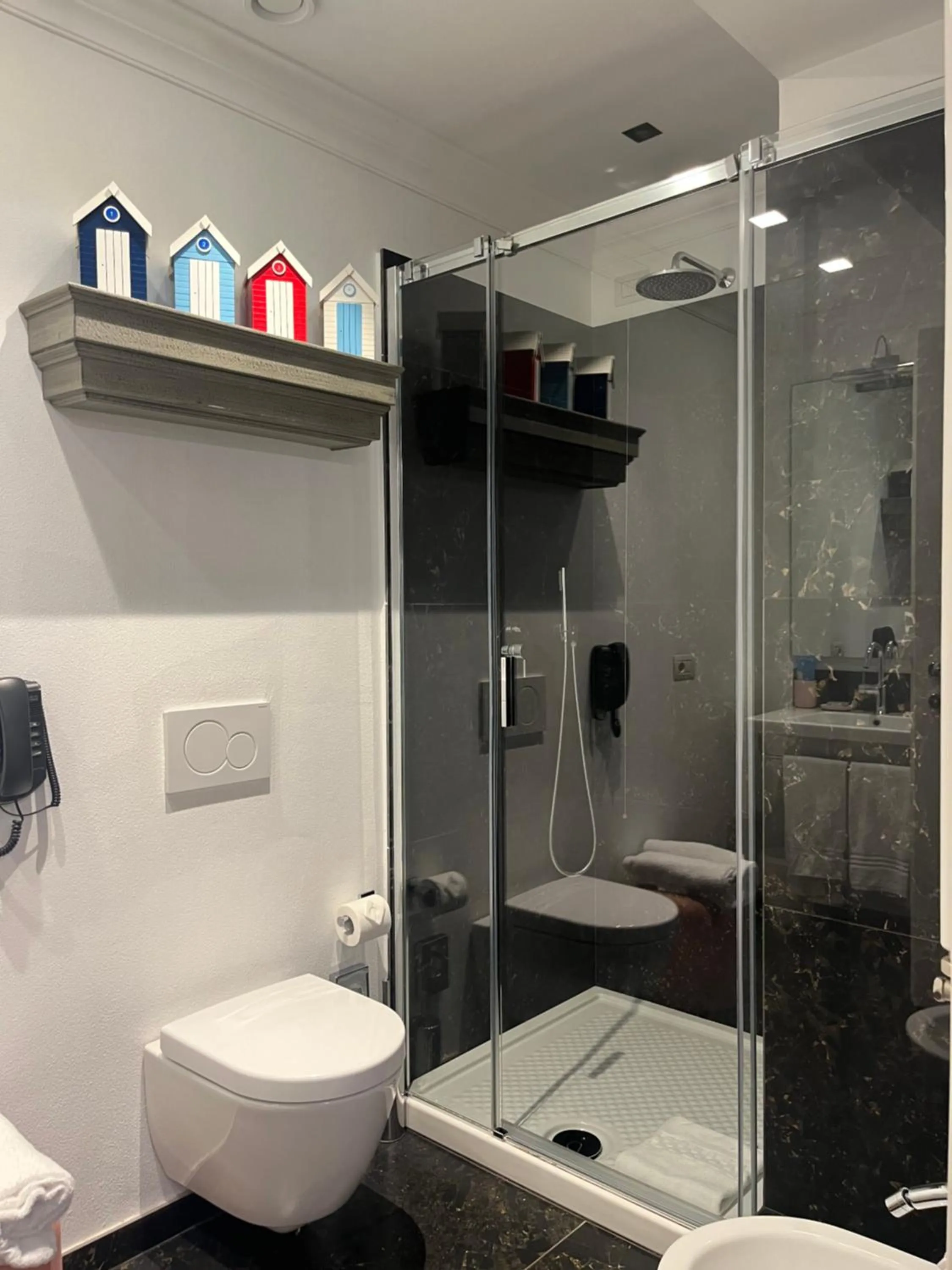 Shower in Hotel Marina Charming Rooms