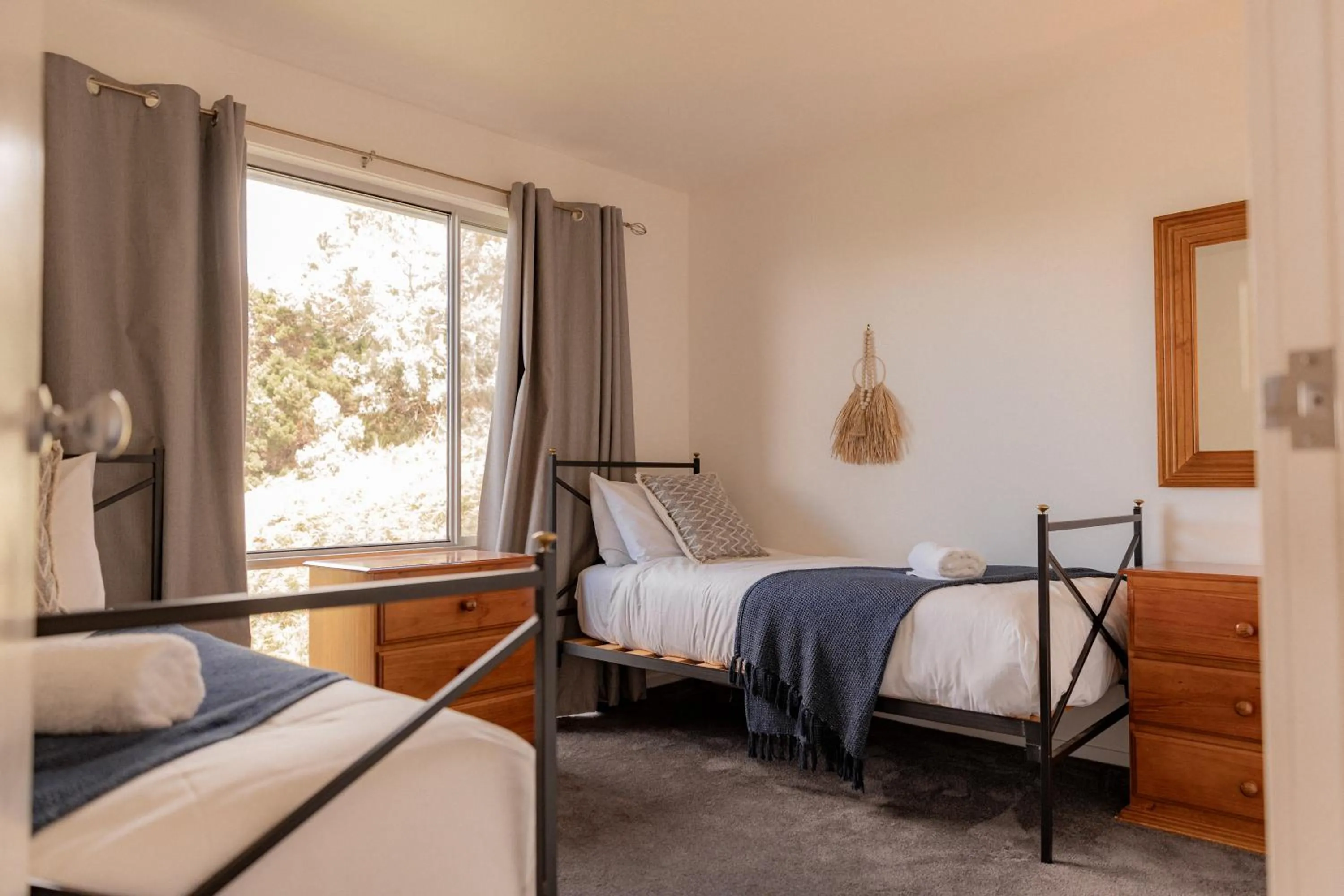Bed in Suntrap Cove - you and the ocean
