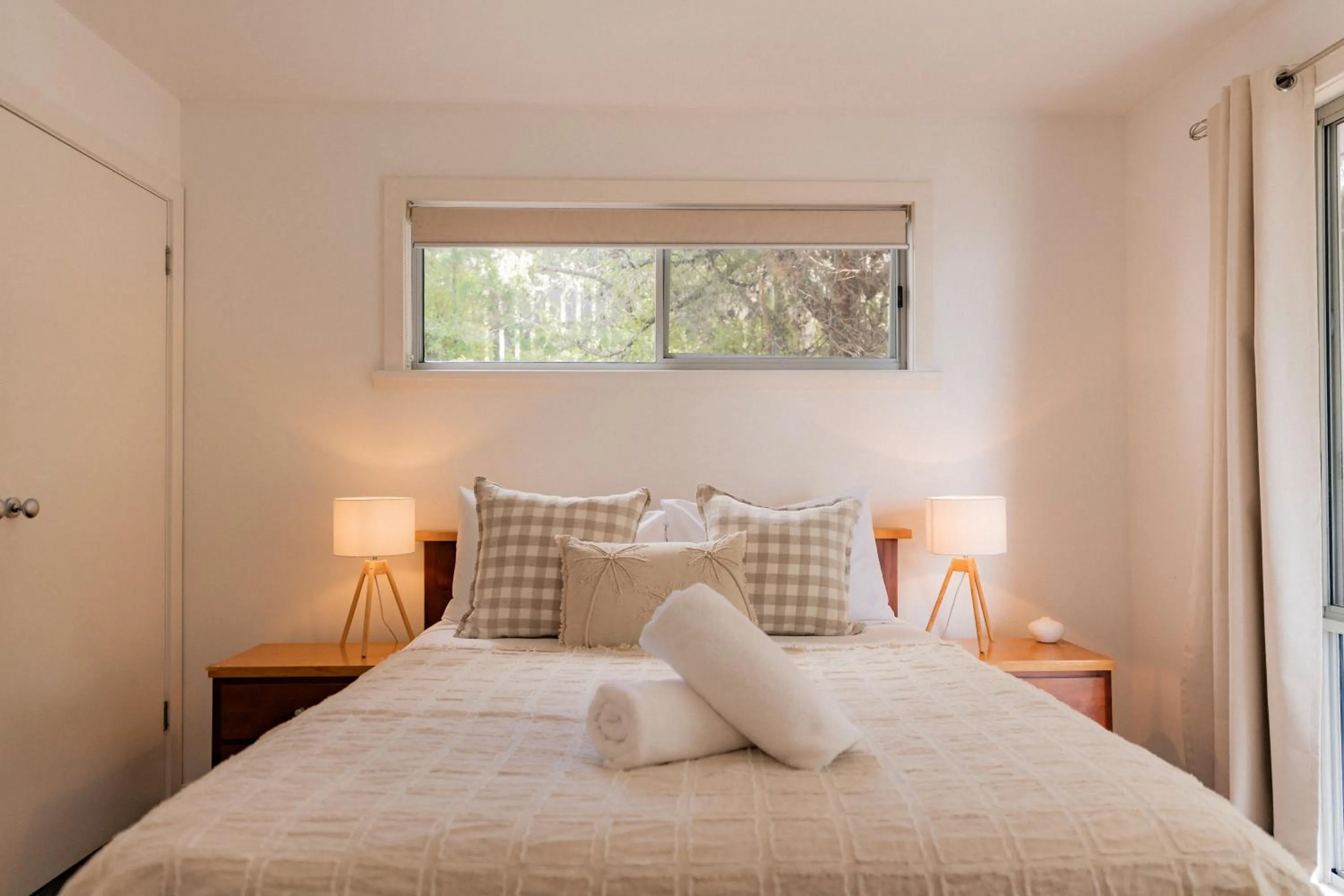 Bed in Suntrap Cove - you and the ocean