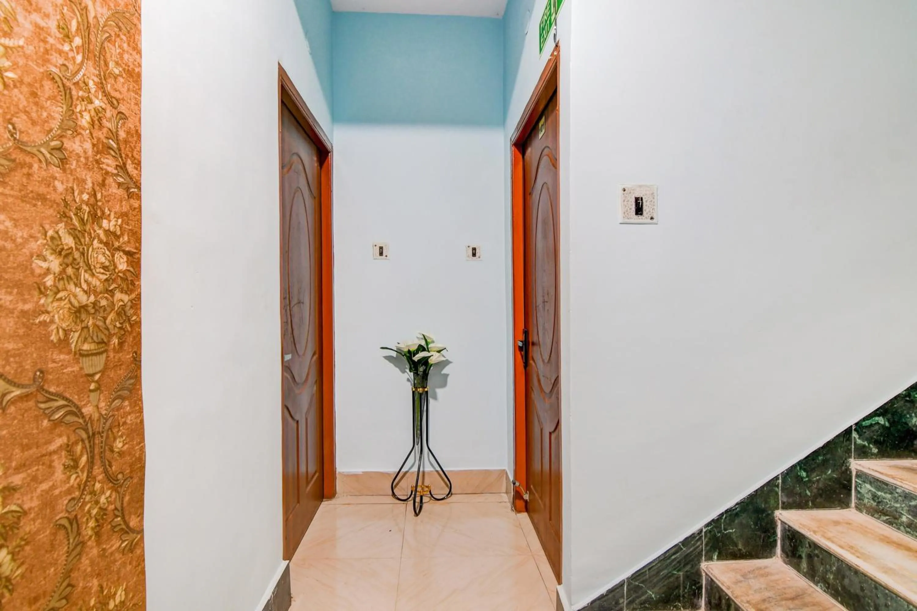 Lobby or reception in Super Hotel O Jessore Road Kolkata formerly Skyline Serenity