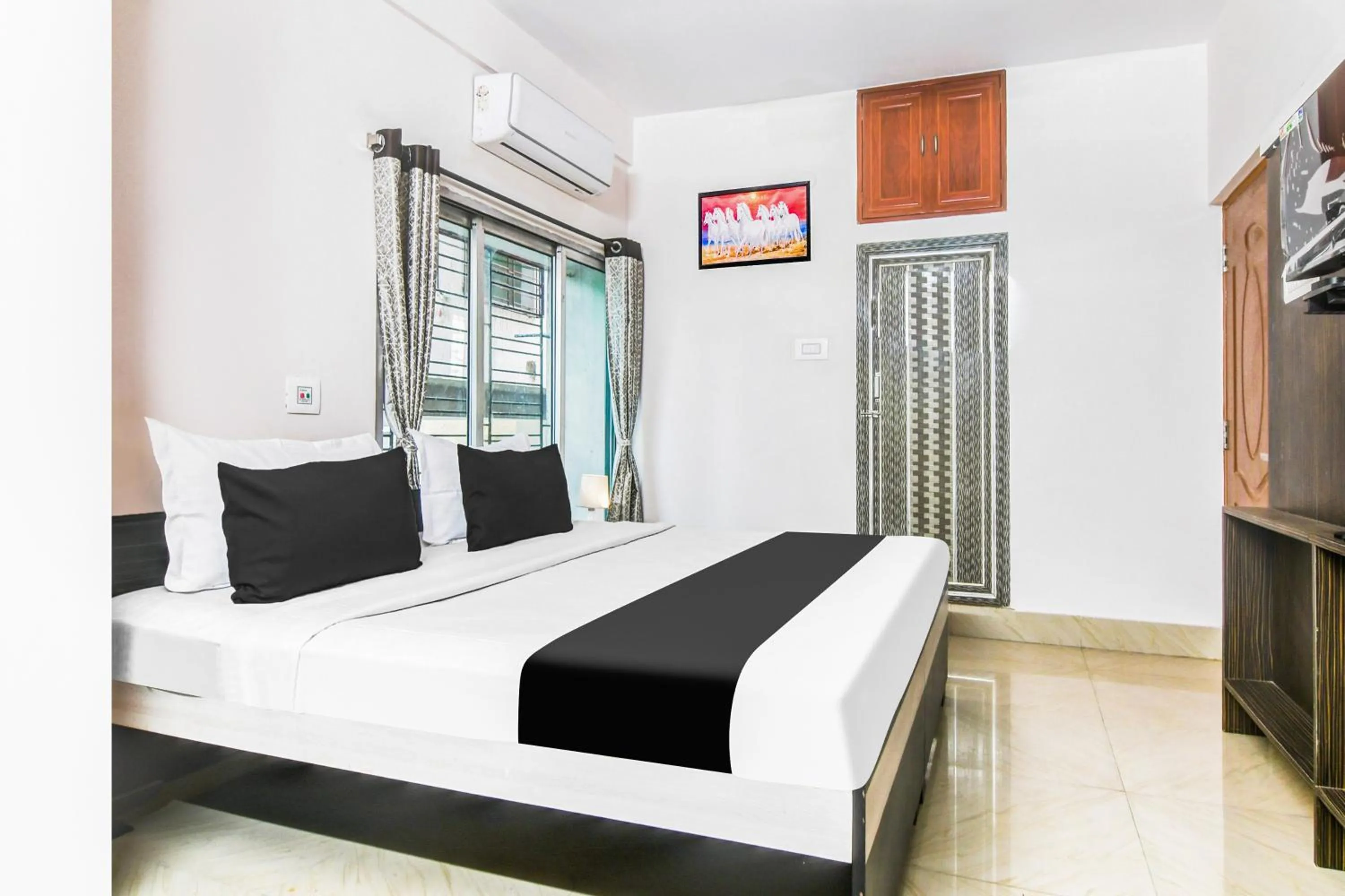 Bedroom, Bed in Super Hotel O Jessore Road Kolkata formerly Skyline Serenity