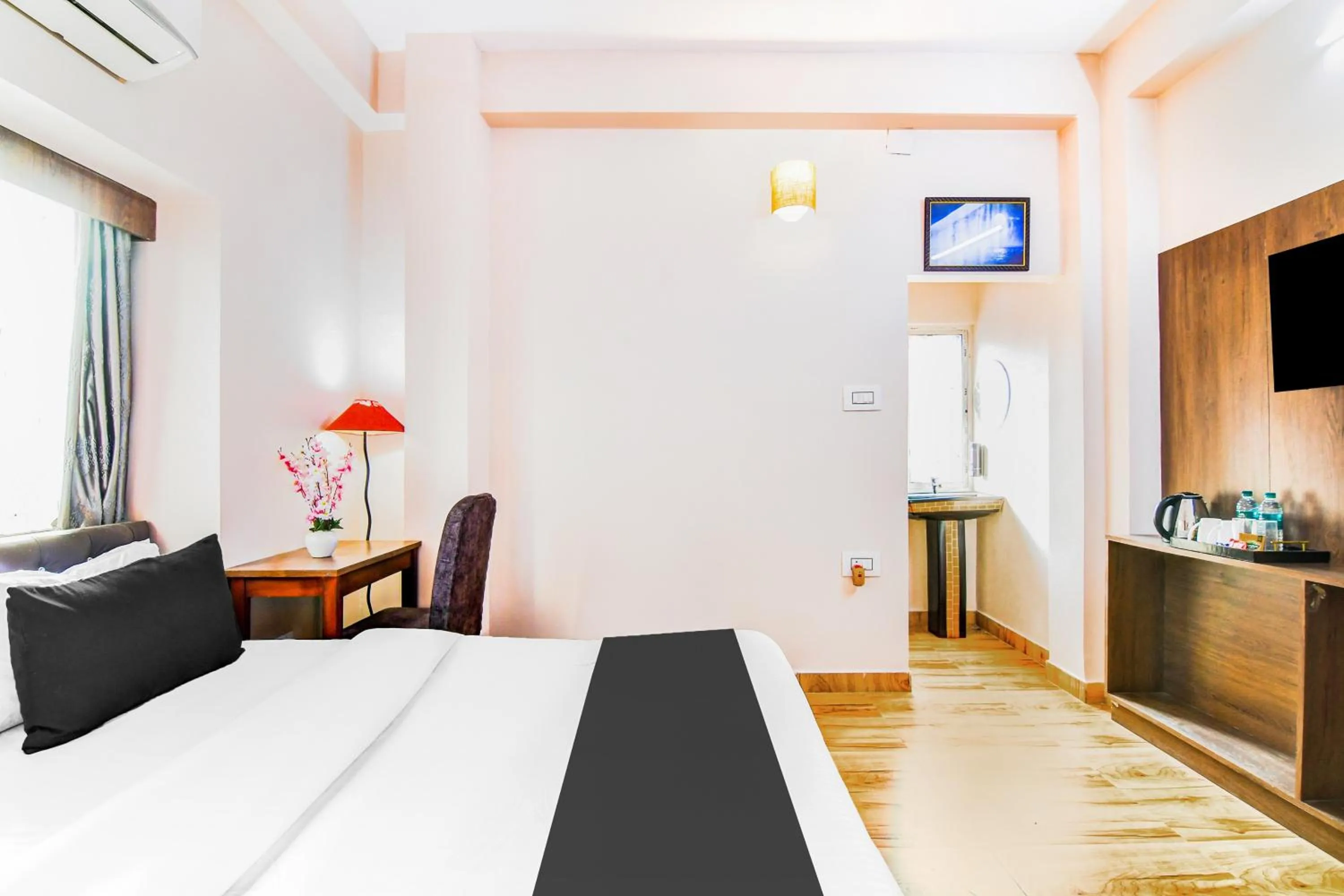 Bedroom, Bed in Super Hotel O Jessore Road Kolkata formerly Skyline Serenity