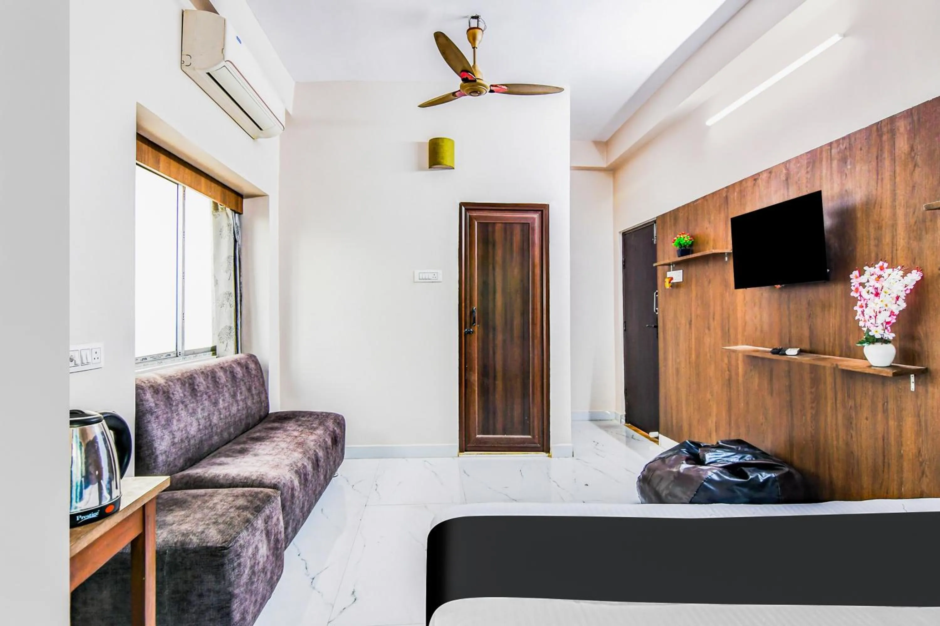 Bedroom in Super Hotel O Jessore Road Kolkata formerly Skyline Serenity