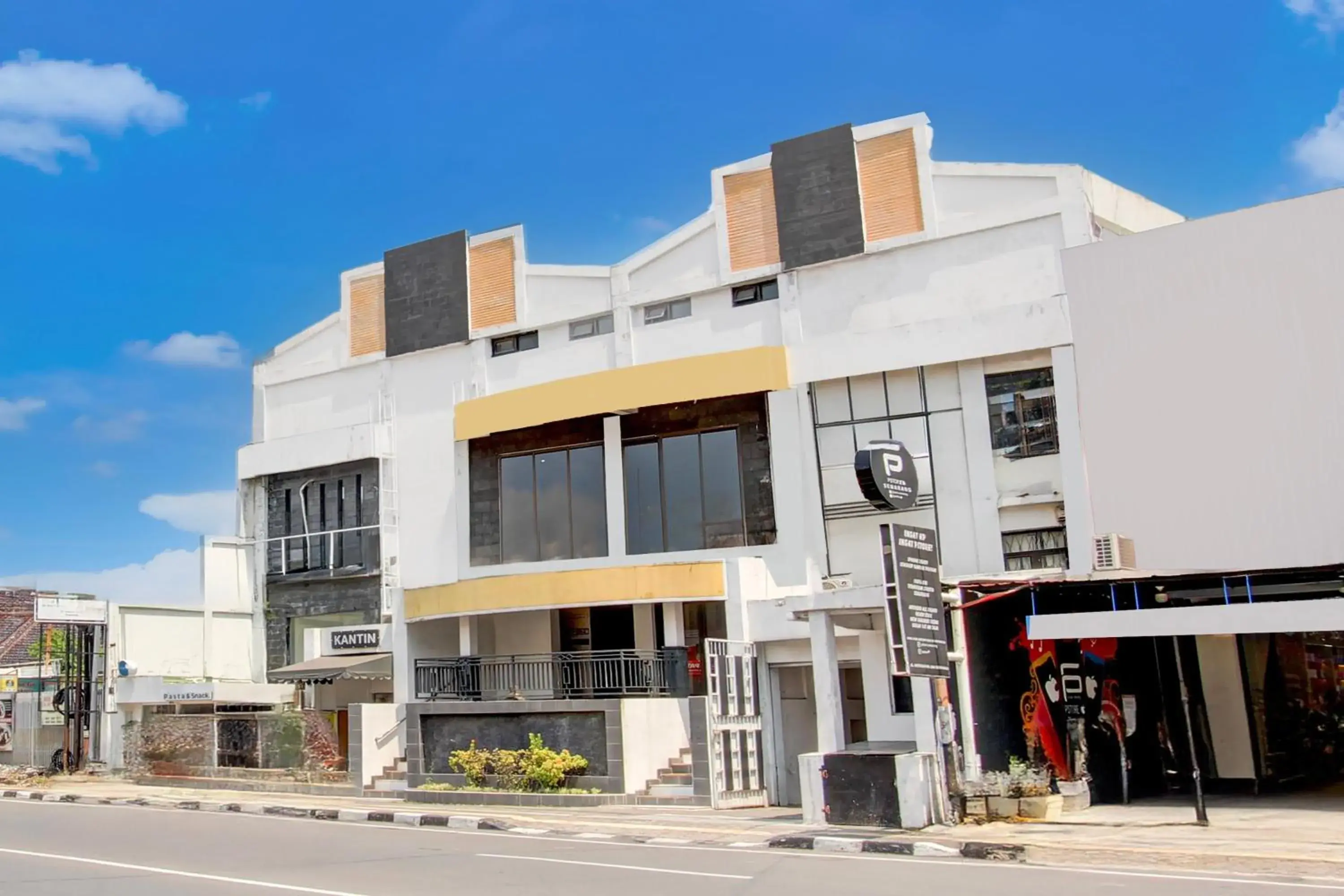 Facade/entrance in Collection O Simpang Lima Near Simpang Lima Semarang Formerly Hotel Eben Haezer Facade/entrance in Collection O Simpang Lima Near Simpang Lima Semarang Formerly Hotel Eben Haezer