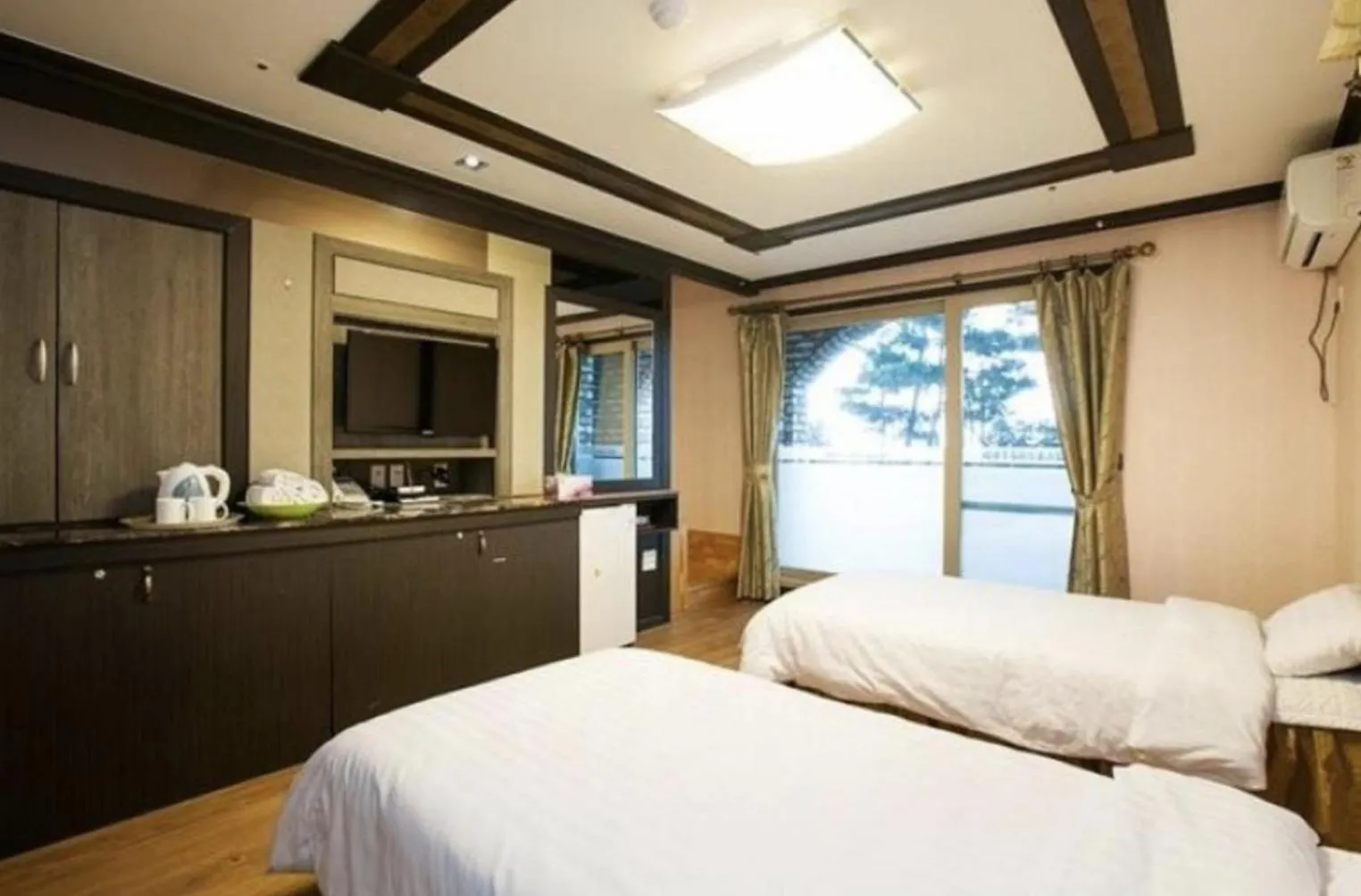 Jeju TS Youth Hostel & Resort