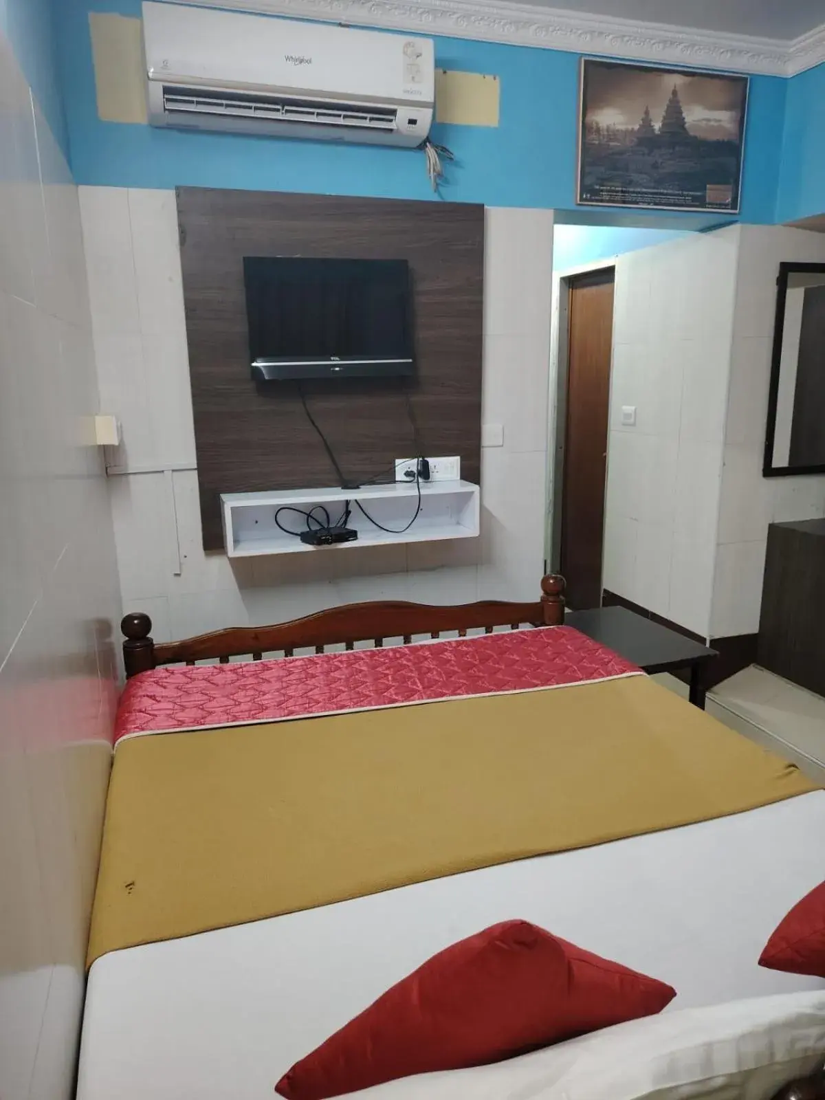 TV and multimedia, Bed in Malar Residencee TV and multimedia, Bed in Malar Residencee