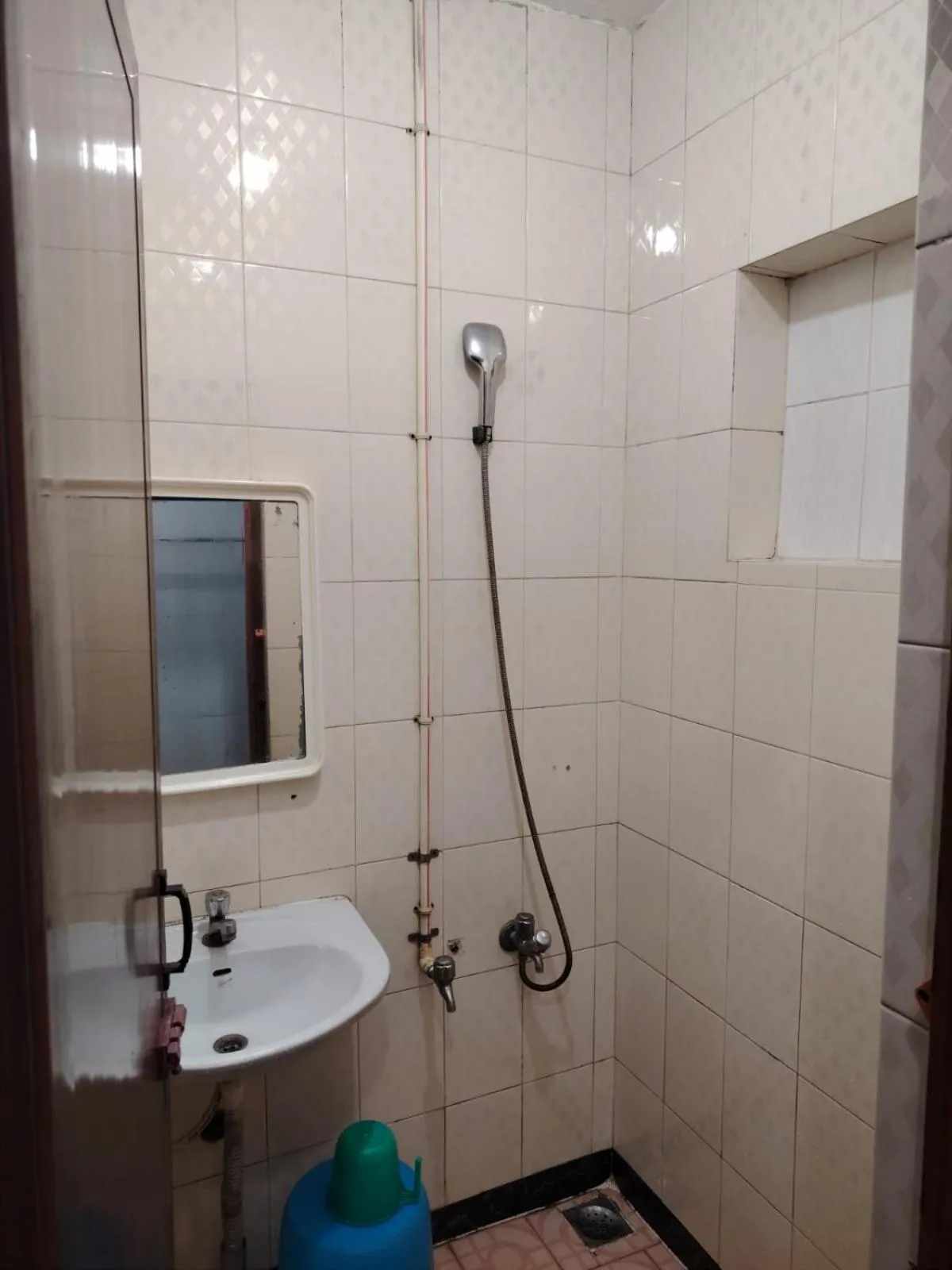 Bathroom in Malar Residencee