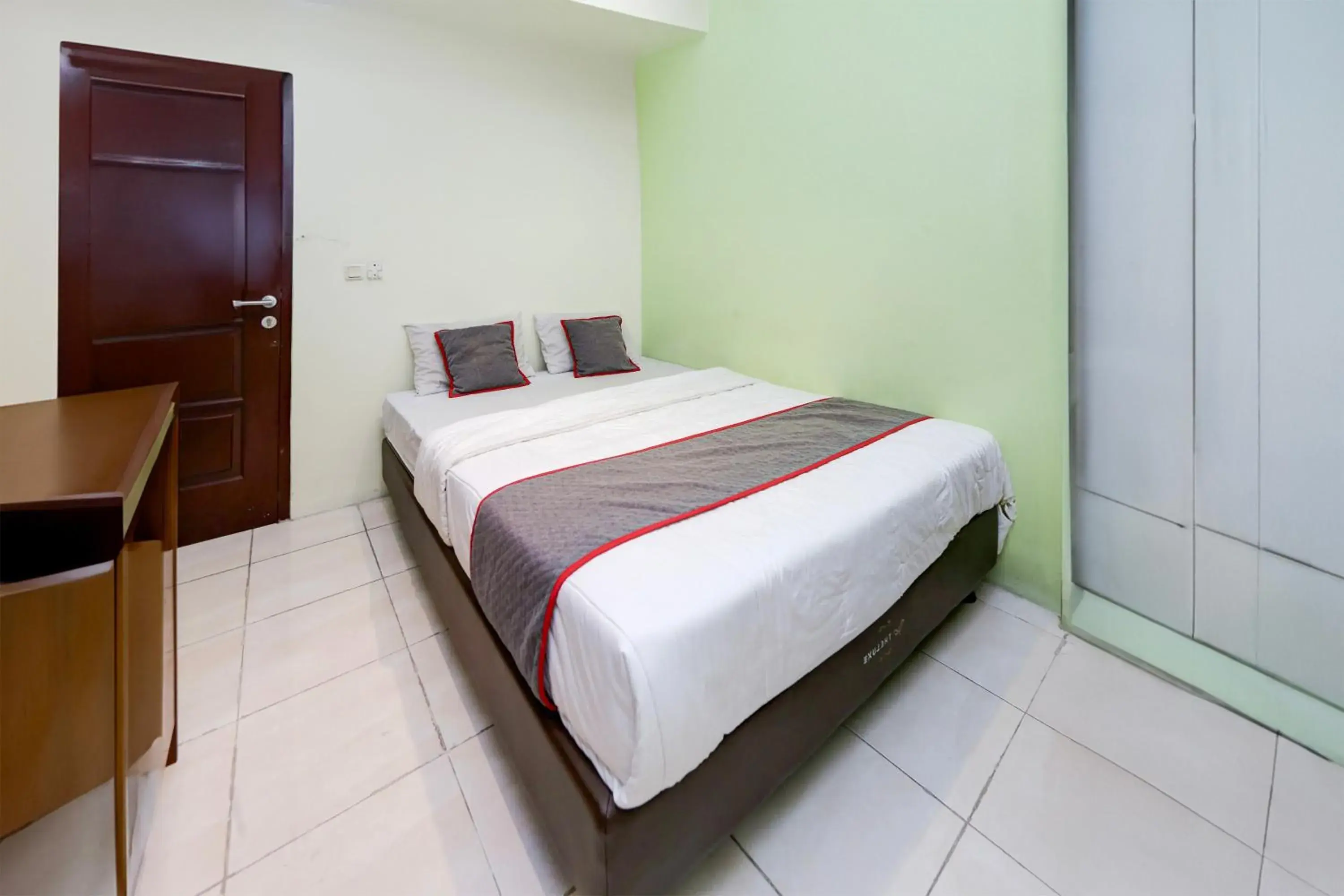 Bedroom, Bed in Hotel O Tangerang Near Supermall Karawaci Formerly Bromo 18 Bedroom, Bed in Hotel O Tangerang Near Supermall Karawaci Formerly Bromo 18