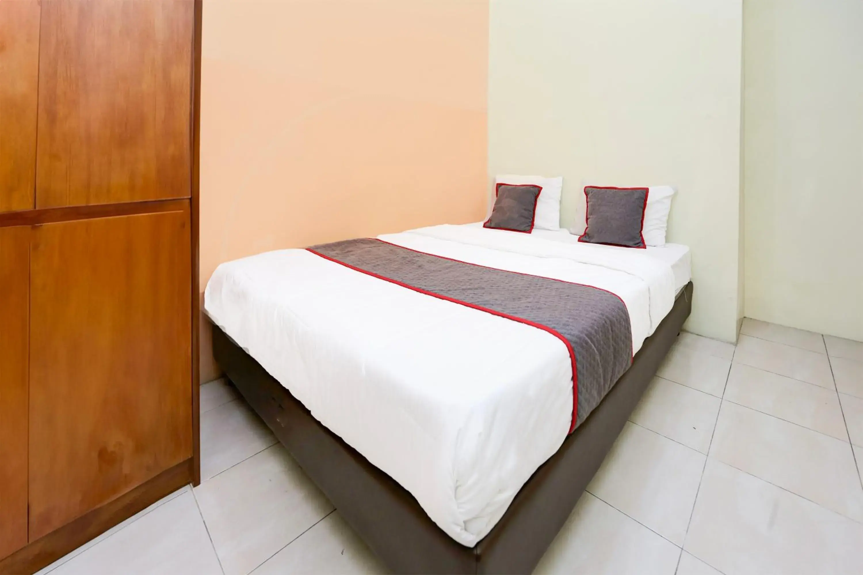 Bedroom, Bed in Hotel O Tangerang Near Supermall Karawaci Formerly Bromo 18 Bedroom, Bed in Hotel O Tangerang Near Supermall Karawaci Formerly Bromo 18